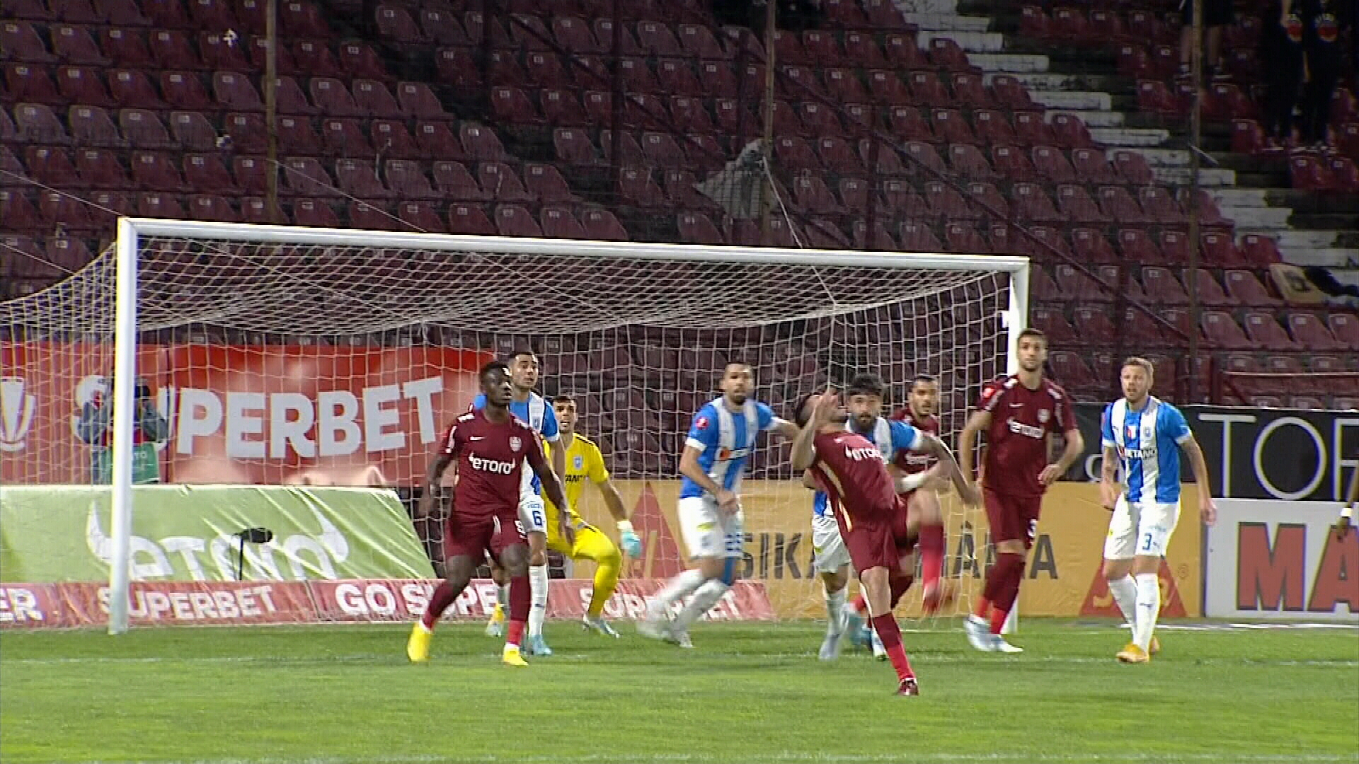 CFR Cluj - Universitatea Craiova 2-0, ACUM, pe Digi Sport 1. Găman comite o eroare imensă și trimite în propria poartă