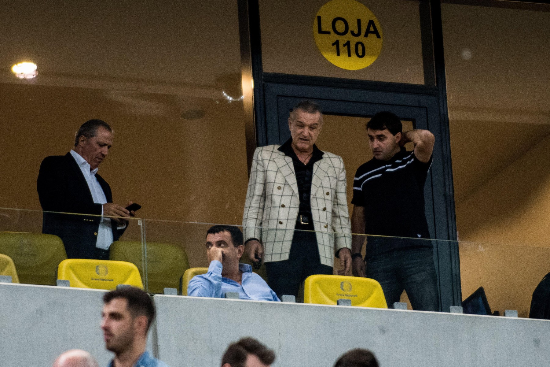 Gigi Becali pune presiune pe Nicolae Dică după eșecul FCSB-ului de la Craiova. ”Nu legăm trei pase!”