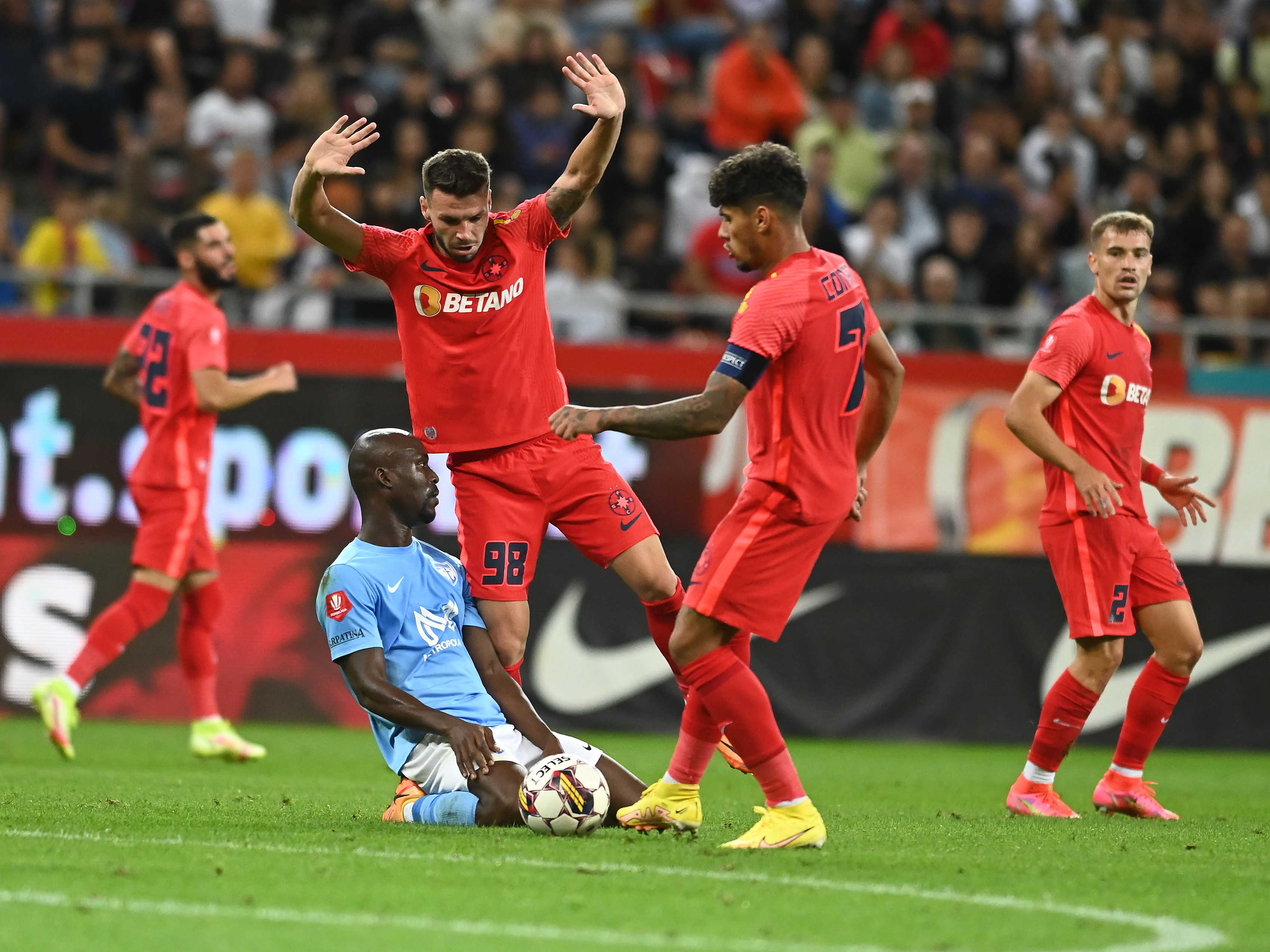 Probleme la FCSB, înainte de partida cu Universitatea Craiova! Doi oameni de bază au acuzat accidentări