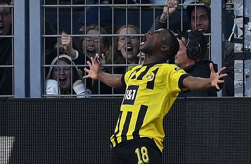 Borussia Dortmund - Schalke 04 1-0. Moukoko, "wonderkidul" gazdelor, a decis partida
