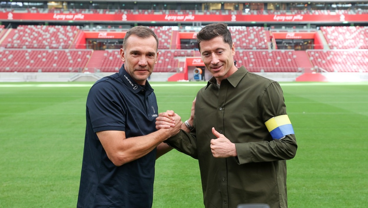 Andriy Shevchenko i-a oferit cadou simbolic pentru Robert Lewandowski: ”Vreau să o ducă la Cupa Mondială!”