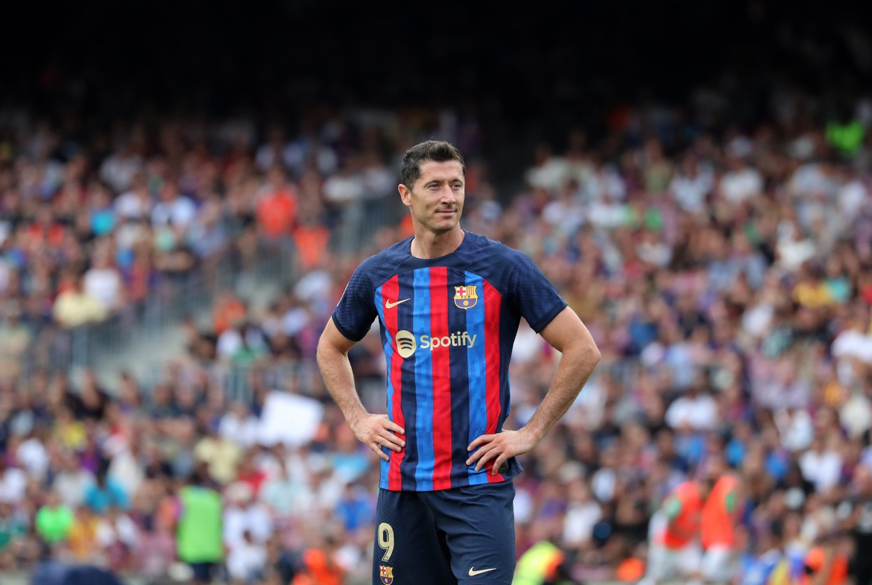 Cum l-au surprins fanii Barcelonei pe Robert Lewandowski: ”Mă simt mândru”