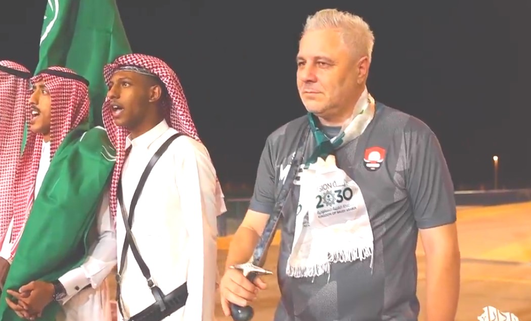 Marius Șumudică, show de ziua Arabiei Saudite! Antrenorul român a dansat cu sabia în mână