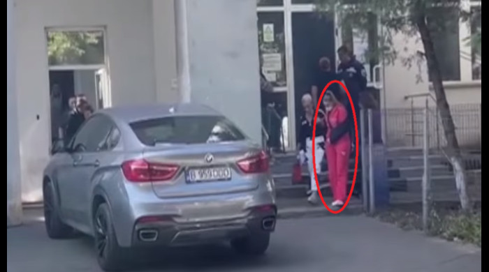 Anamaria Prodan, cu mâna și piciorul în ghips, după conflictul cu Laurențiu Reghecampf / Foto: captură Realitatea TV