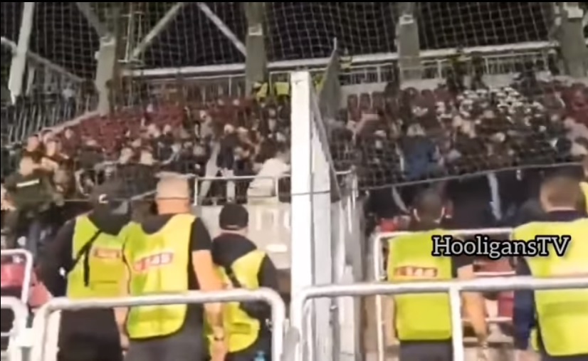 Noi imagini de la incidentele din tribune de la România - Bosnia. Jandarmeria dă vina pe fanii lui Dinamo