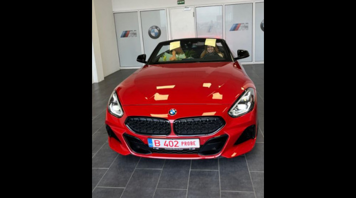 Mașina primită de Simona Halep de ziua de naștere / Foto: Instagram@simonahalep