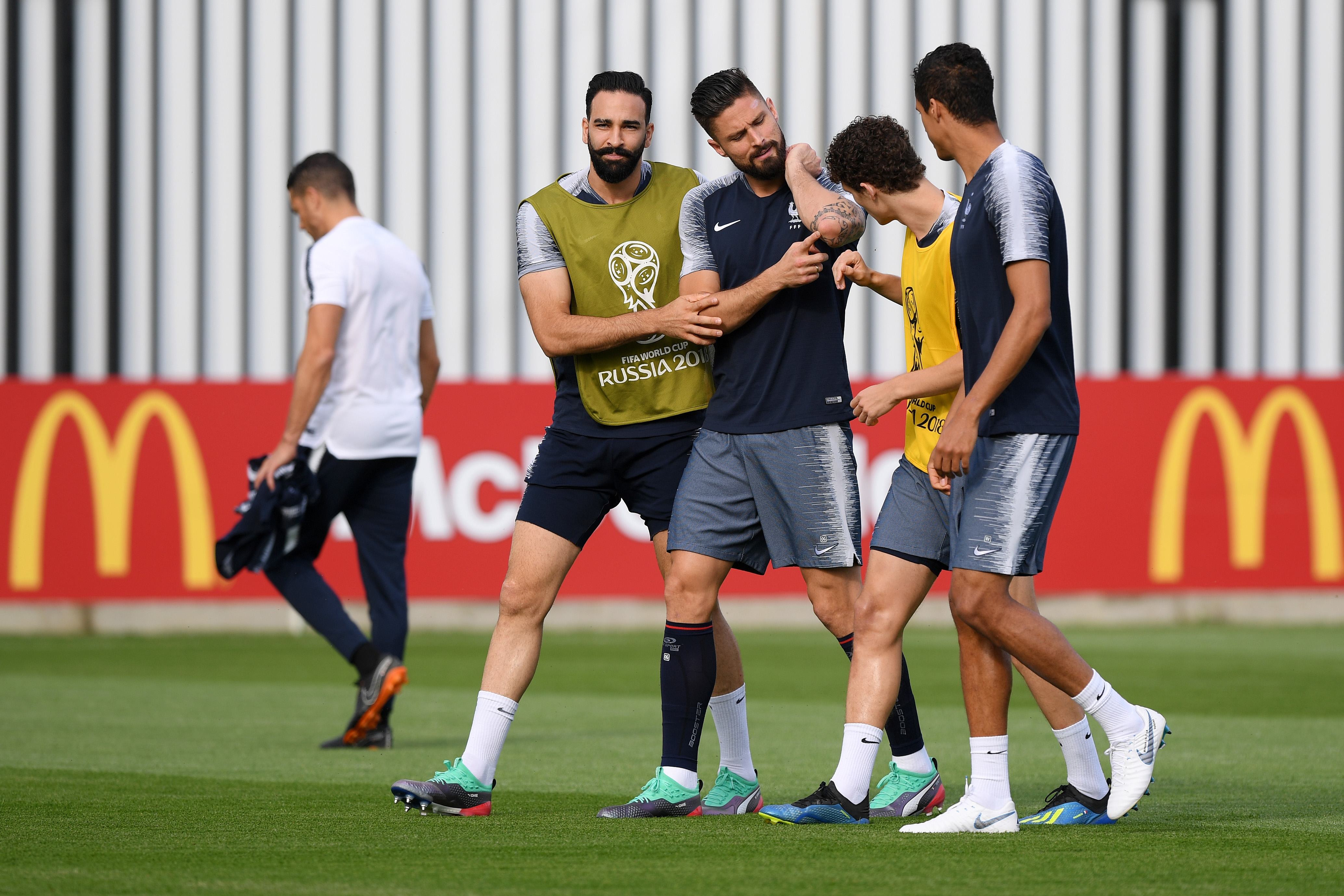 Ce au făcut Giroud și Varane imediat după Danemarca - Franța 2-0. Au fost fotografiați