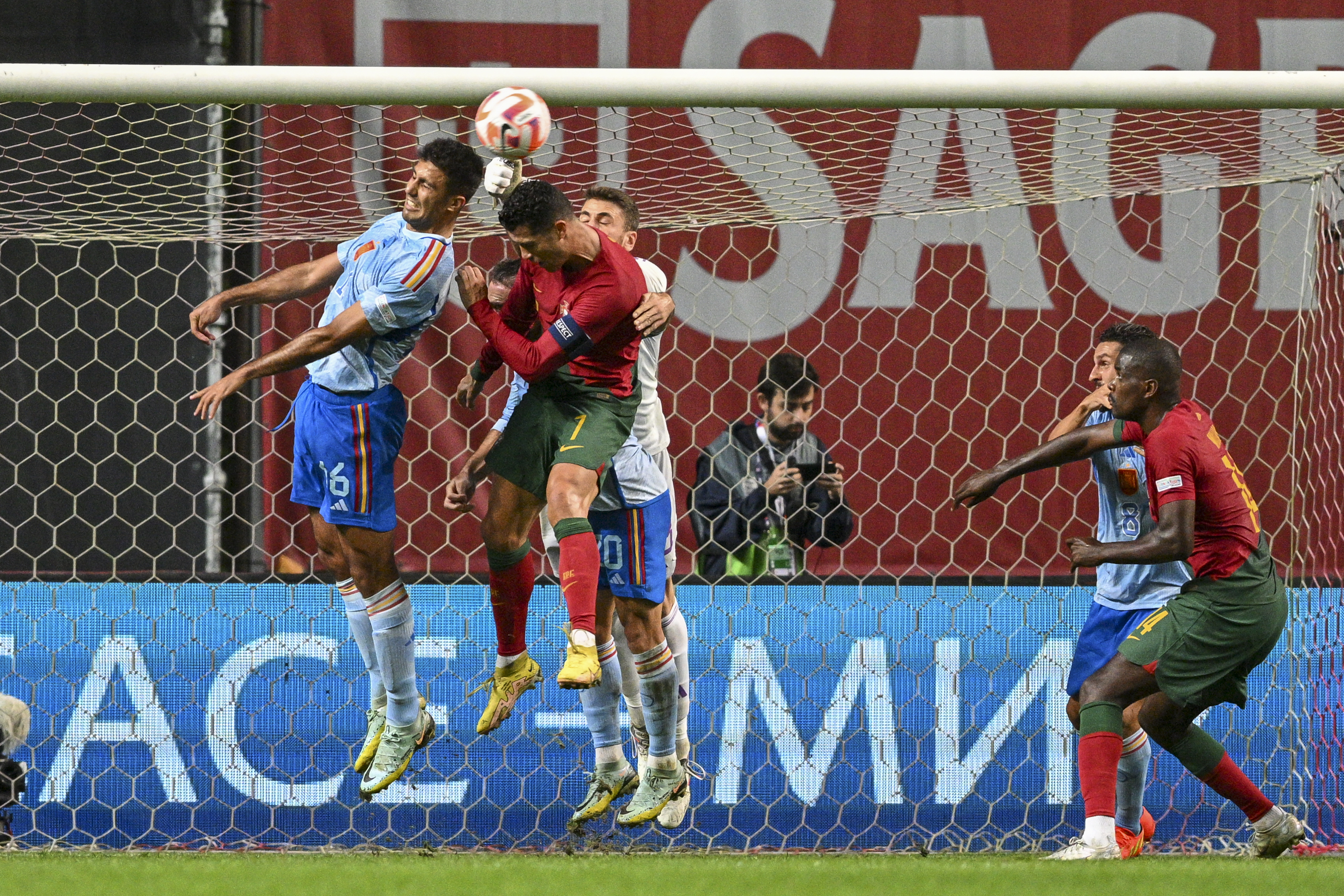 Portugalia - Spania 0-1, Norvegia - Serbia 0-2, Ucraina - Scoția 0-0, Suedia - Slovenia 1-1, în ultima etapă din grupe. Toate golurile