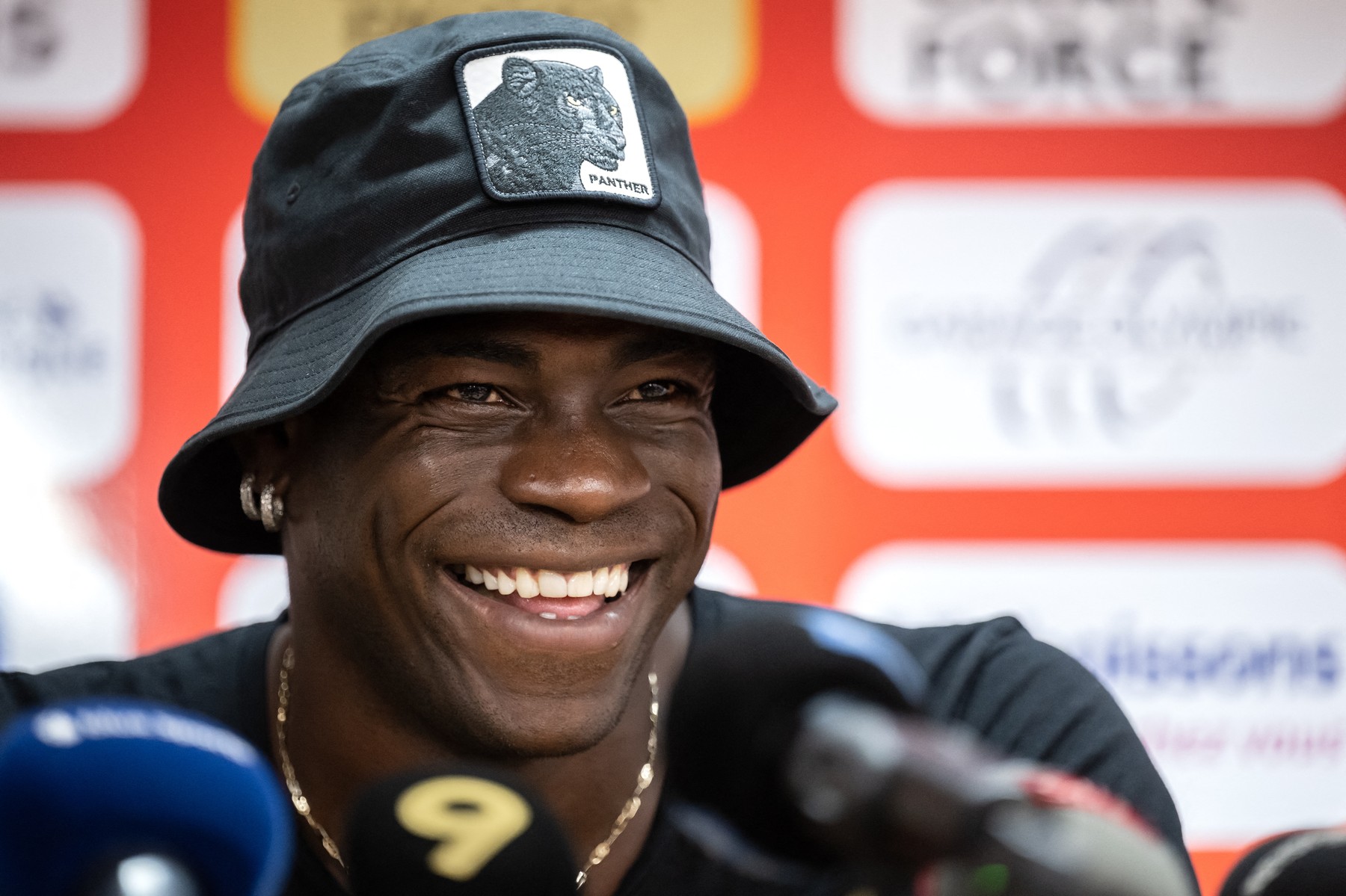 După aproape o lună de la transferul la Sion, Mario Balotelli este dorit înapoi în Italia. Unde poate ajunge