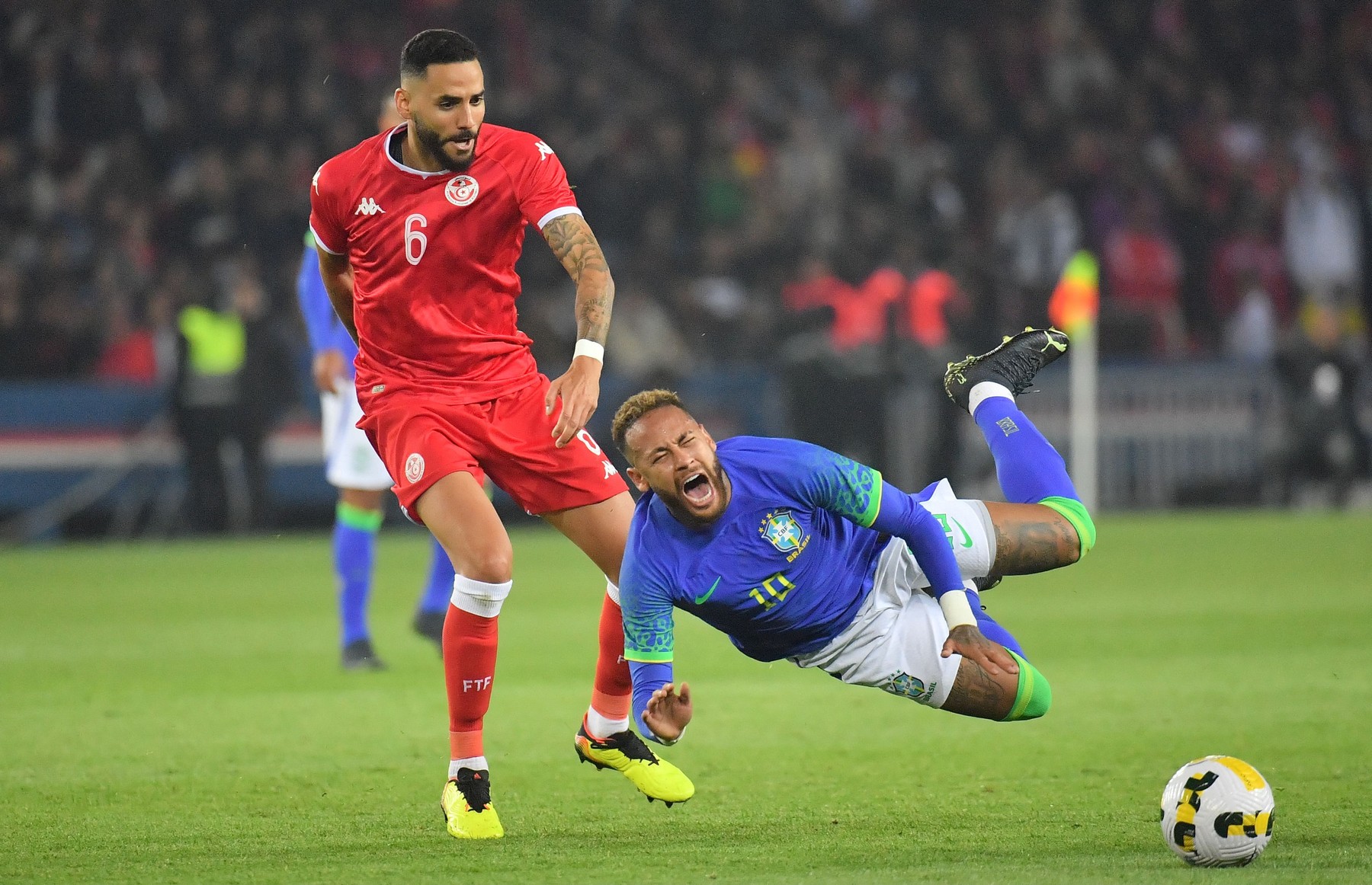 Tunisienii, acuzați că au vrut să-l accidenteze intenționat pe Neymar pentru a-l scoate din calcul pentru Cupa Mondială