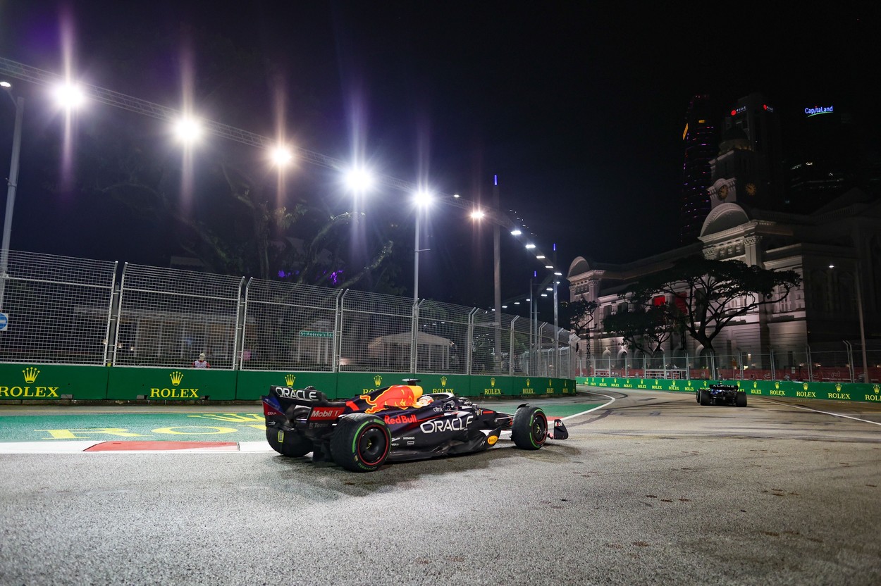 Sergio Perez se impune în Marele Premiu de F1 din Singapore! Șase piloți, forțați să abandoneze