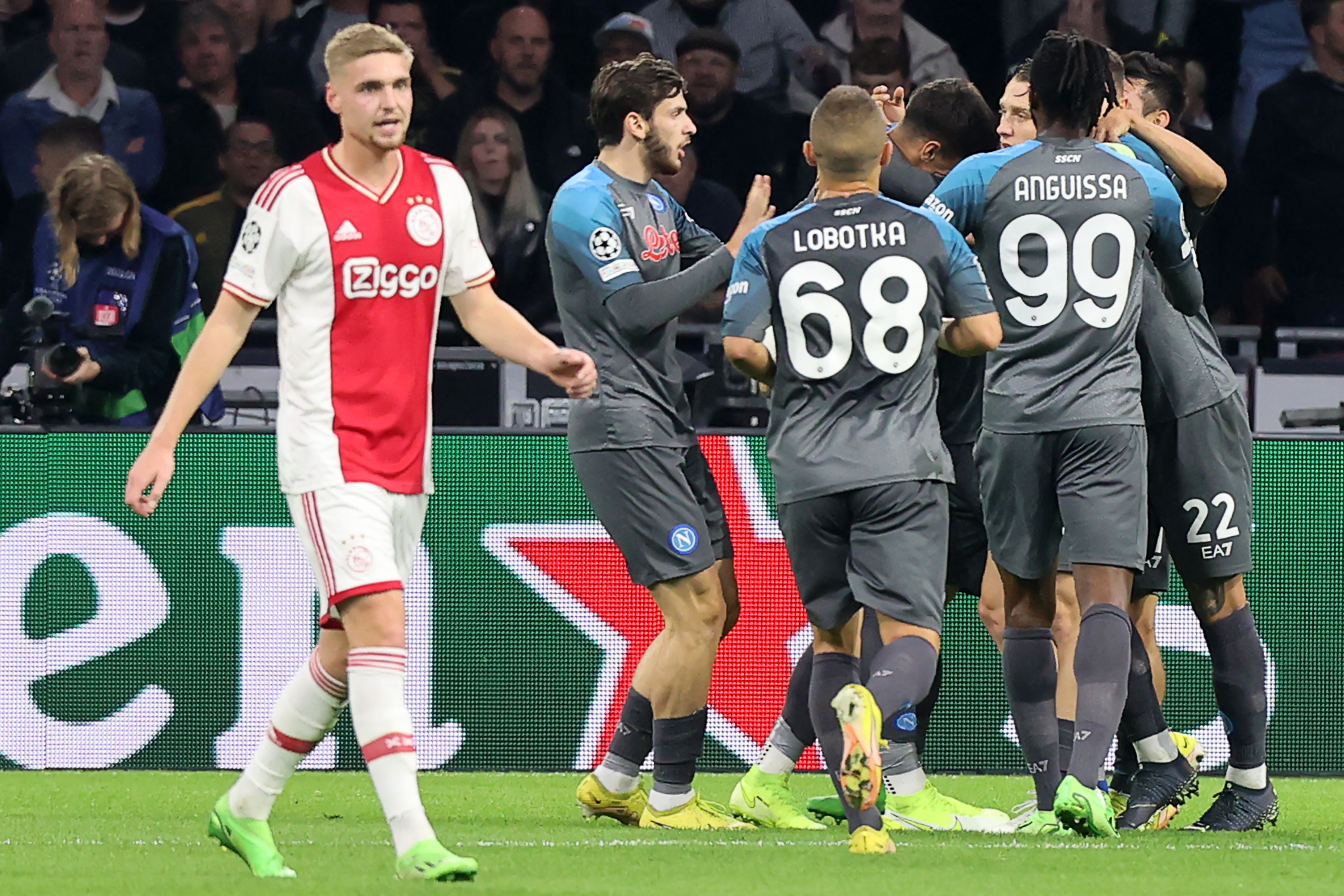 Ajax n-a mai suferit o așa umilință de aproape 60 de ani, după 1-6 cu Napoli. Italienii, primul succes în Olanda