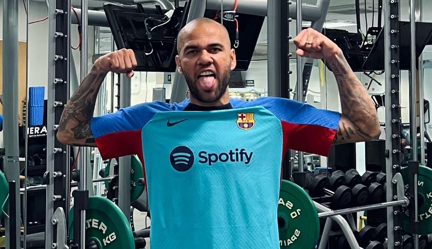 Dani Alves a revenit la Barcelona. Motivul vizitei brazilianului