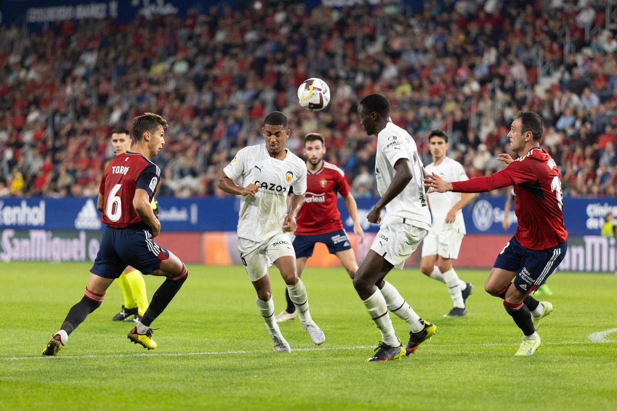 Osasuna - Valencia 1-2. ”Liliecii” se impun într-un meci cu trei goluri, două ”roșii” și două penalty-uri ratate