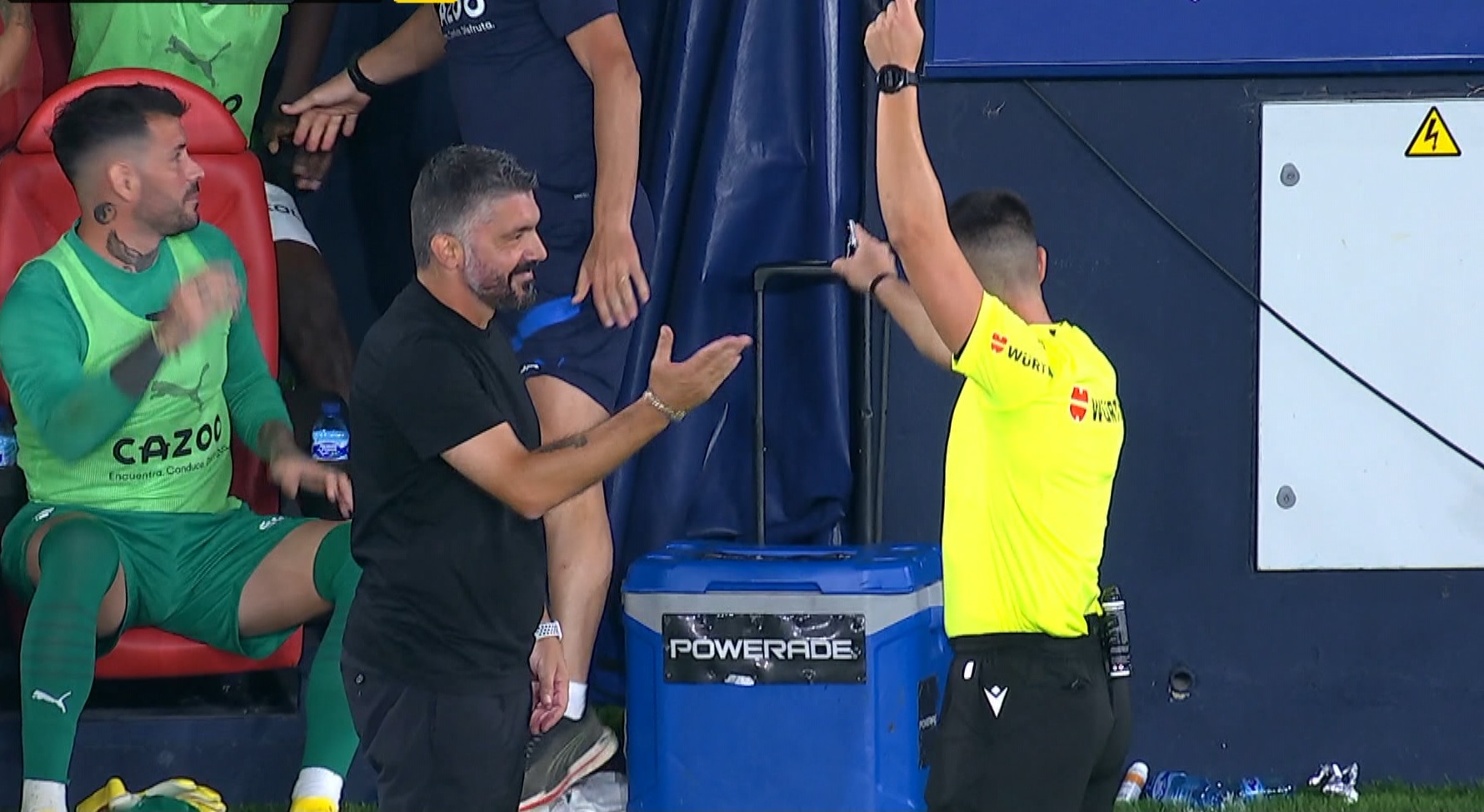 Gennaro Gattuso, reacție violentă după un cartonaș roșu. Ce a făcut antrenorul italian când arbitrul a venit la el