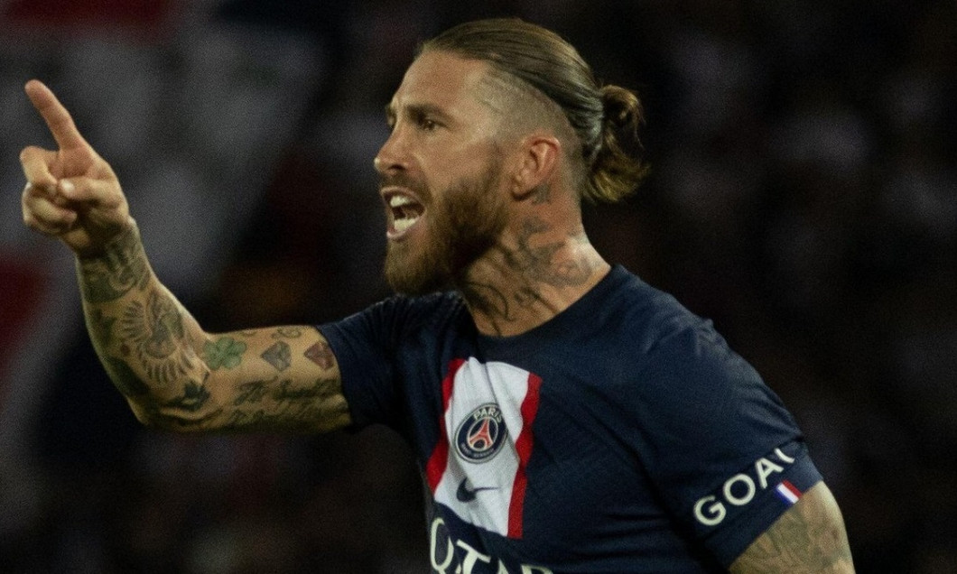 The PSG player Sergio Ramos yelling angrily at Donnarumma during a game