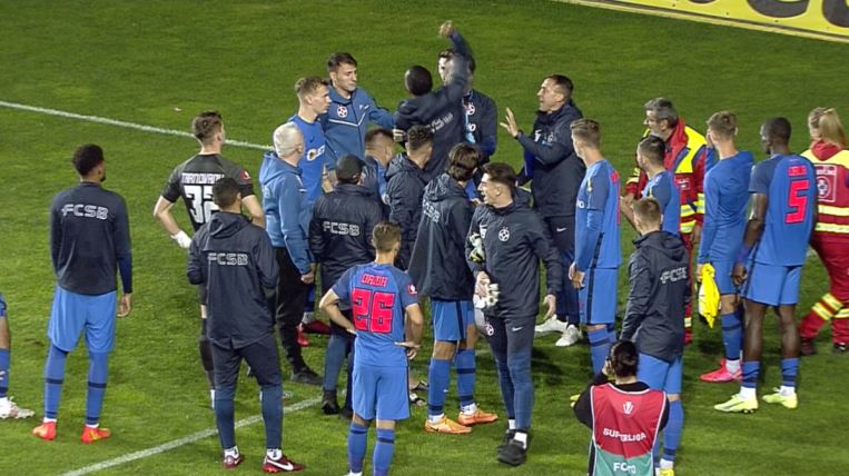 Gestul făcut de Billel Omrani după ce a fost victima unei petarde la finalul meciului cu Petrolul