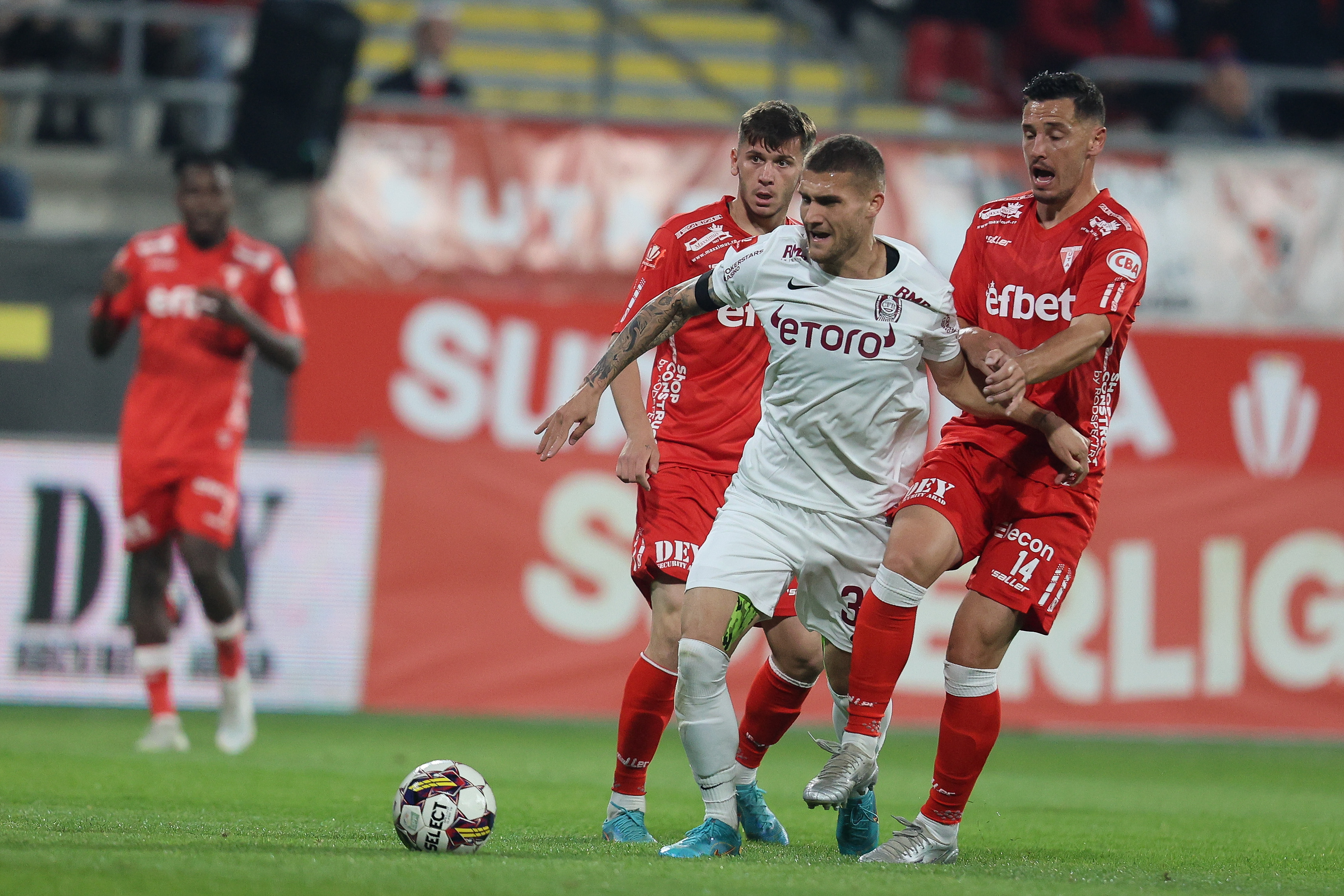 UTA Arad - CFR Cluj 1-1. Meci spectaculos, cu ocazii mari, două bare, un autogol și o eliminare