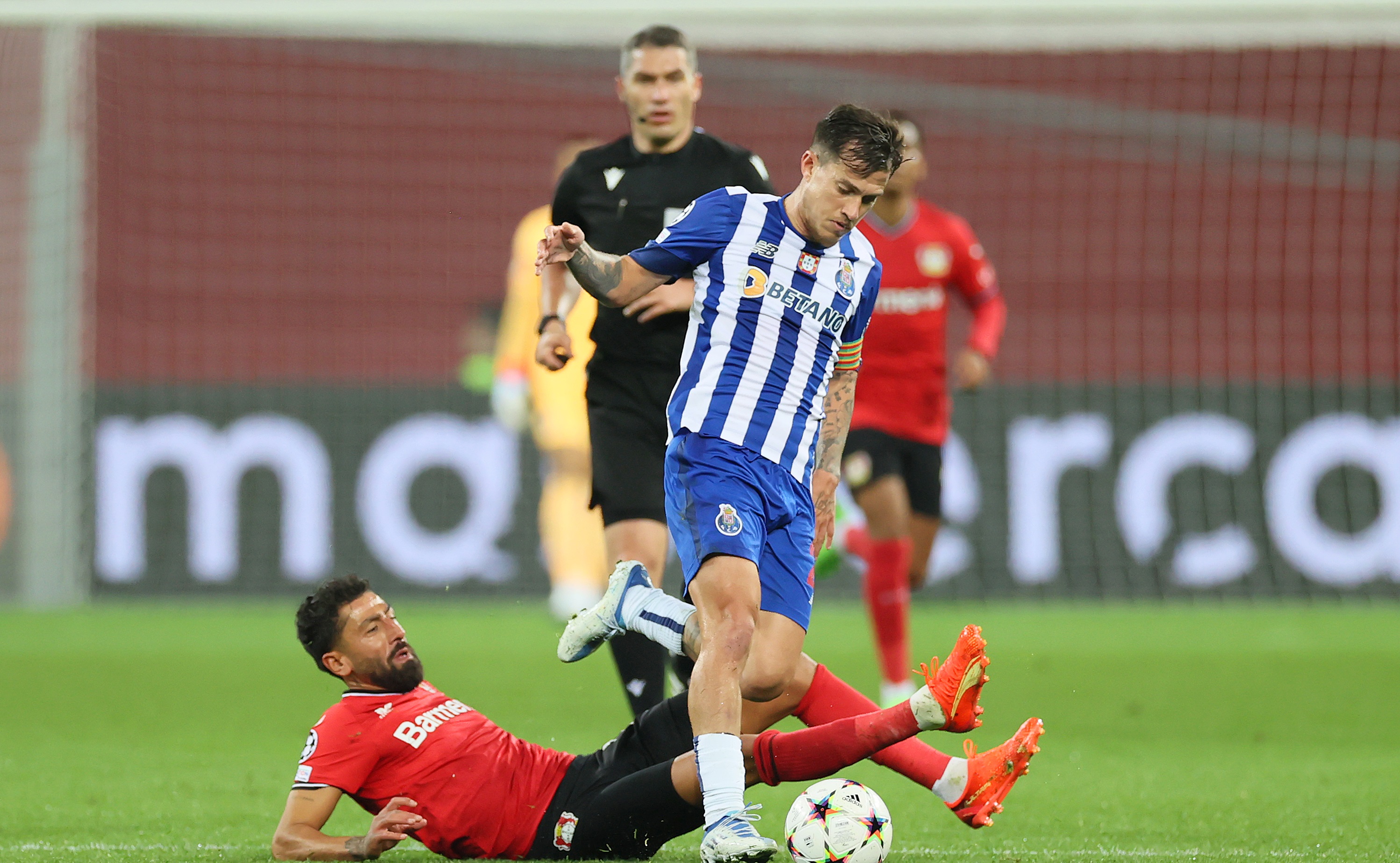 Bayer Leverkusen - FC Porto 0-3. Arbitrul Istvan Kovacs a dat trei penalty-uri și a anulat un gol