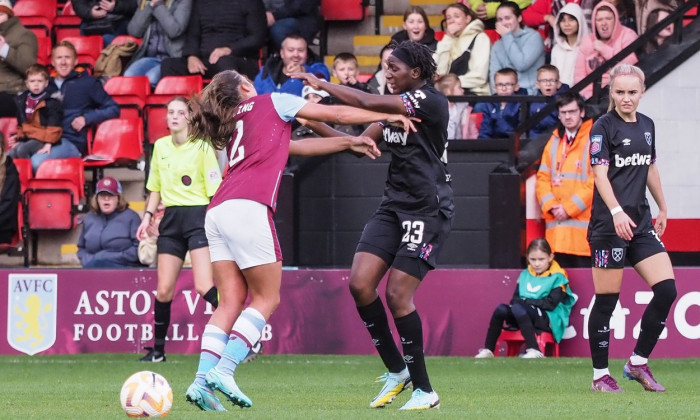 Aston Villa v West Ham - Barclays FA Womens Super League - Bescot Stadium, Walsall, England, October 15th 2022:, Walsall, England, United Kingdom - 15 Oct 2022