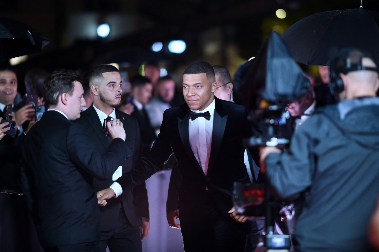 Kylian Mbappe, huiduit la Paris, când a ajuns la gala Balonului de Aur. Cum a trecut peste moment