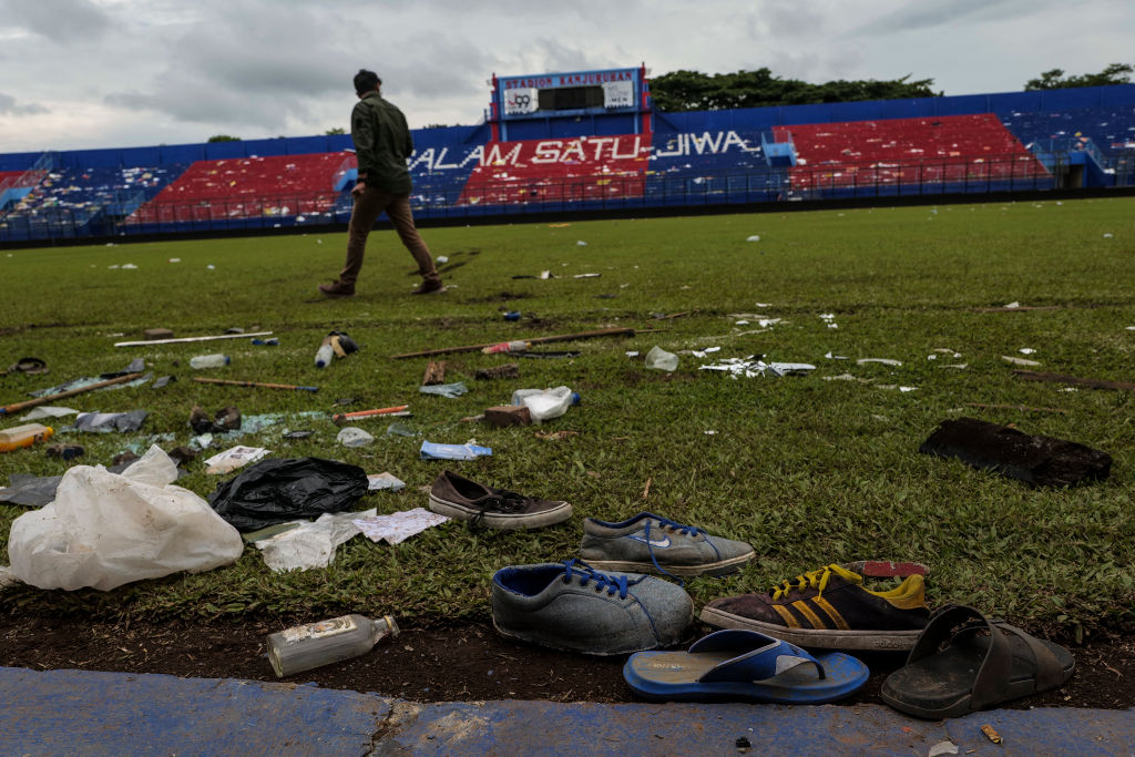 Decizie radicală după tragedia de pe stadionul din Indonezia. Președintele FIFA s-a implicat