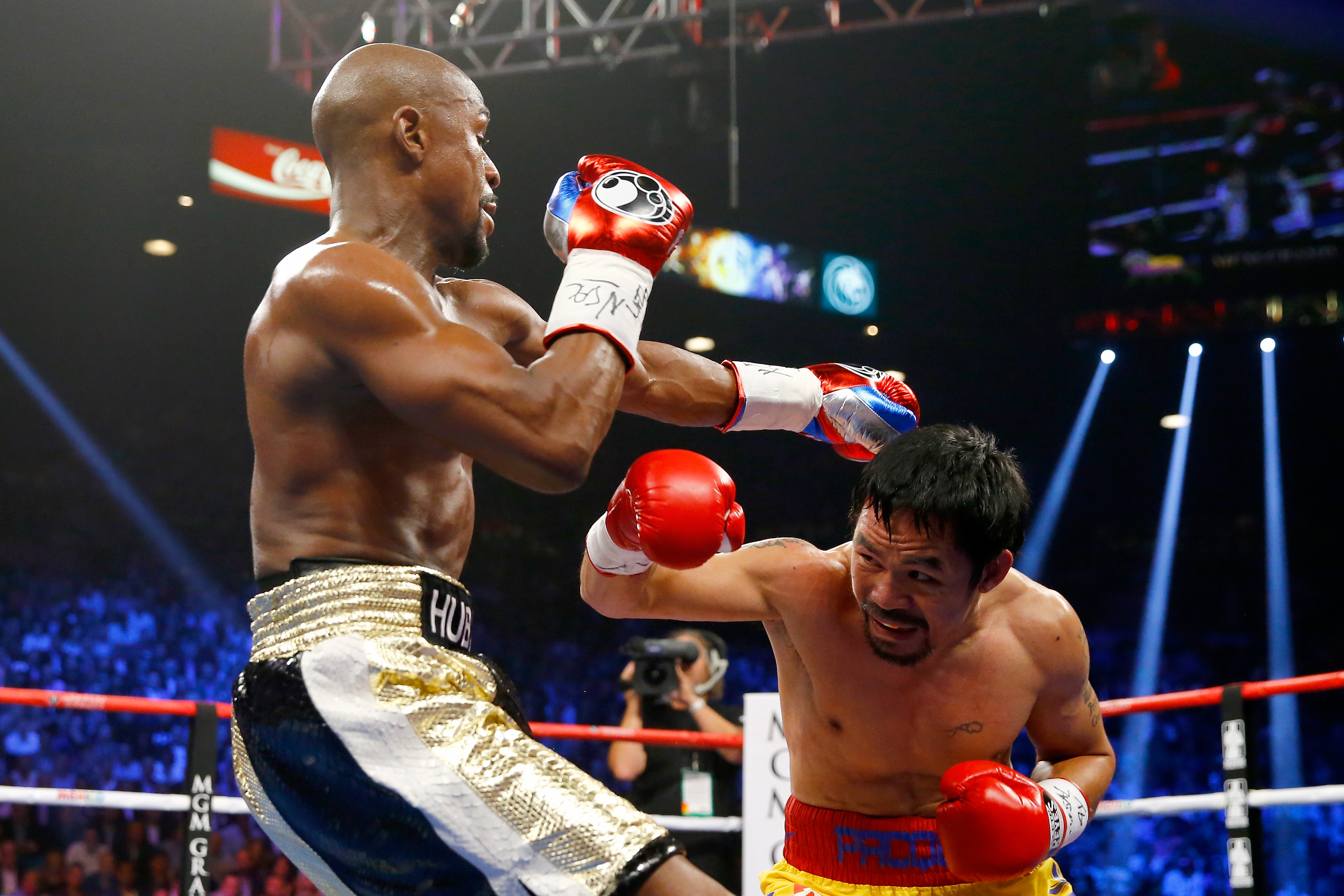 Imagine Stire Se face: Floyd Mayweather și Manny Pacquiao se vor lupta din nou! Când are loc marea revenașă | 2review.ro