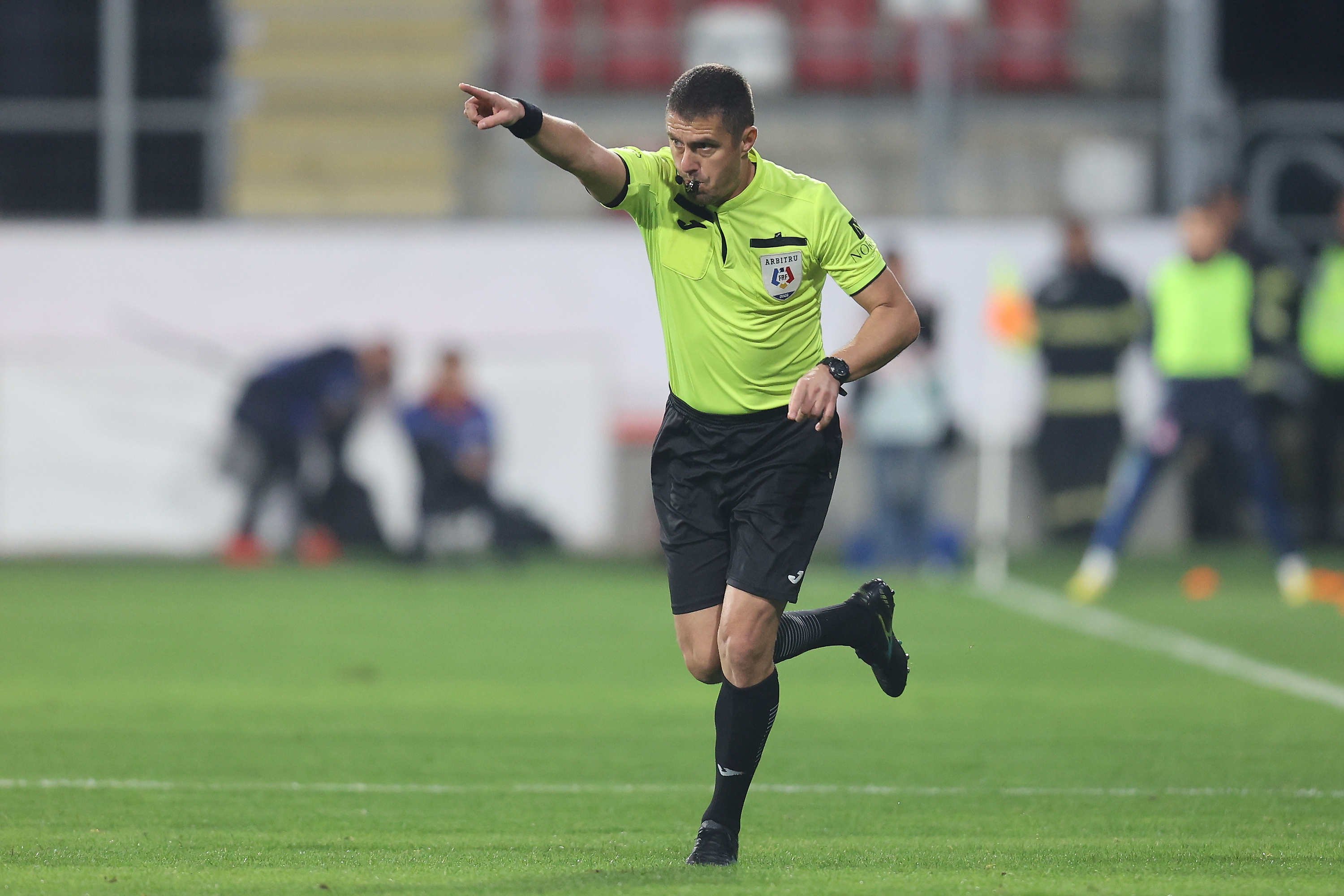 Adrian Cojocaru, "scos la tablă" pentru deciziile luate în partida UTA - FCSB: "Să-și pună un semn de întrebare"