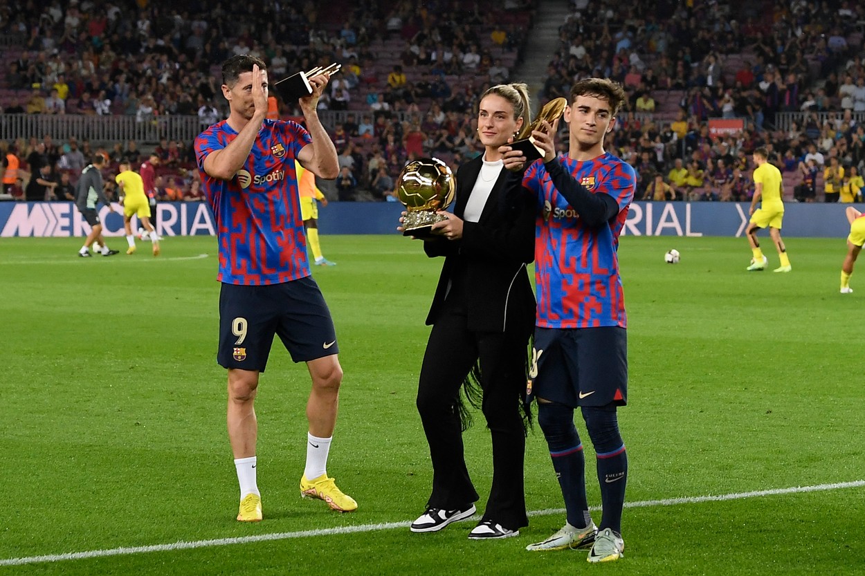 Sărbătoare pe Camp Nou înainte de Barcelona - Villarreal! Premianții clubului, celebrați pe gazon