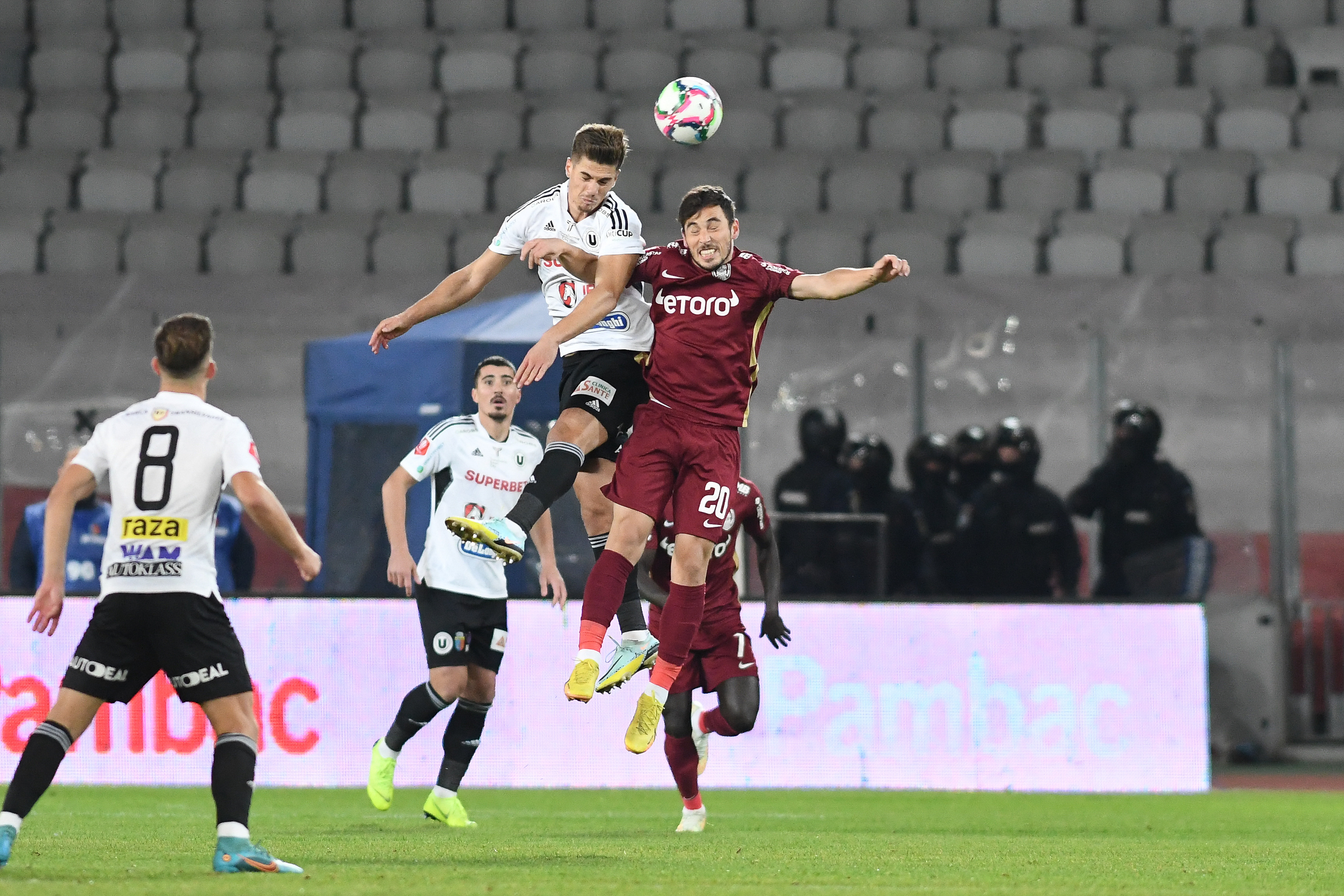 U Cluj - CFR Cluj 1-1, în grupele Cupei. Un autogol a stabilit scorul final în derby-ul Clujului, jucat după 7 ani și jumătate