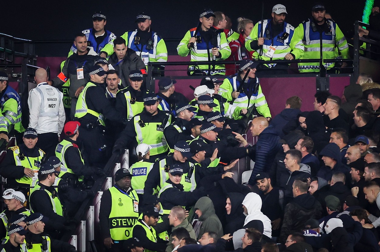 Anderlecht a fost sancționată drastic de UEFA, după incidentele provocate de fani la meciul cu West Ham