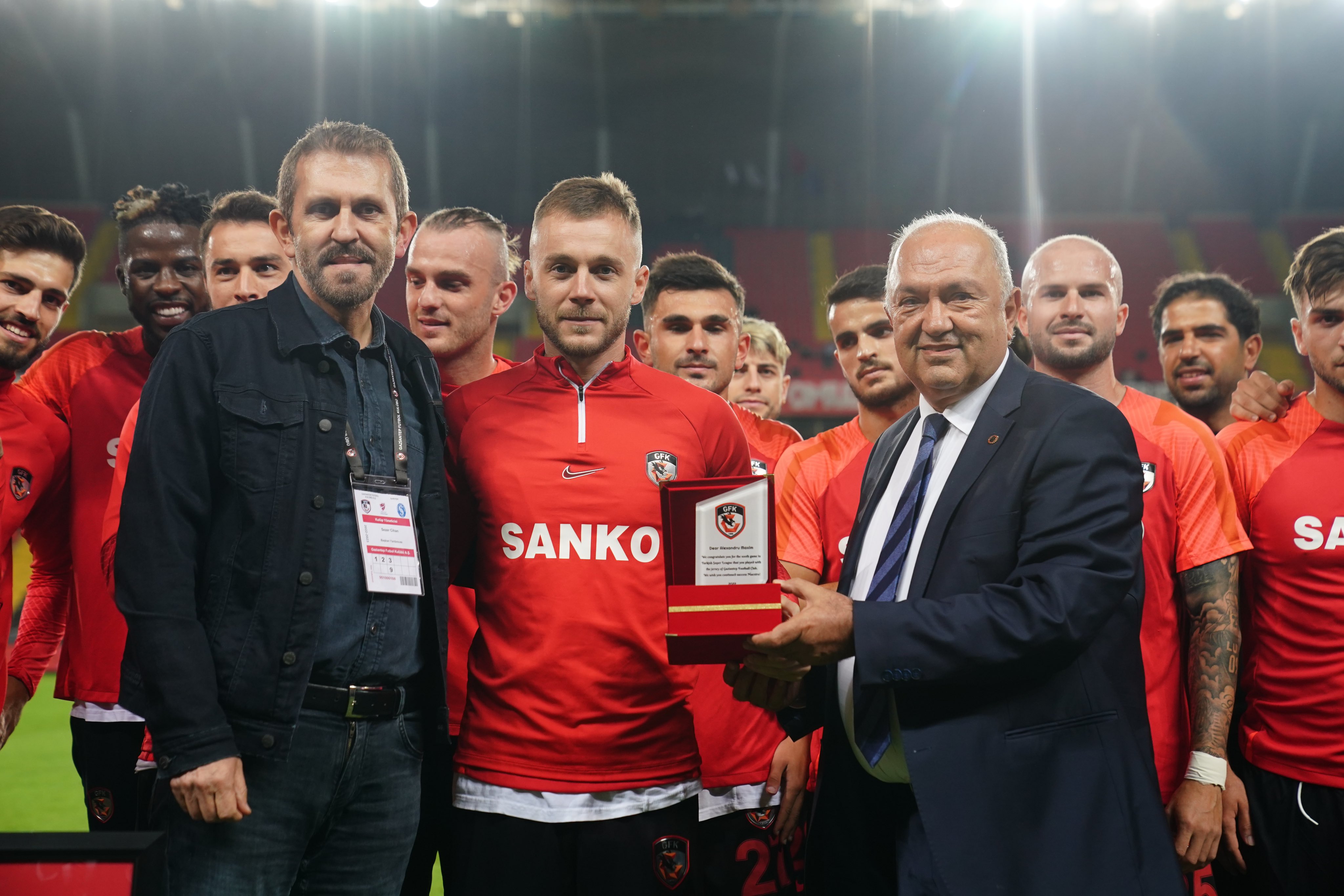 Moment special pentru Alex Maxim! A fost premiat de Gaziantep, apoi a dat trei pase de gol