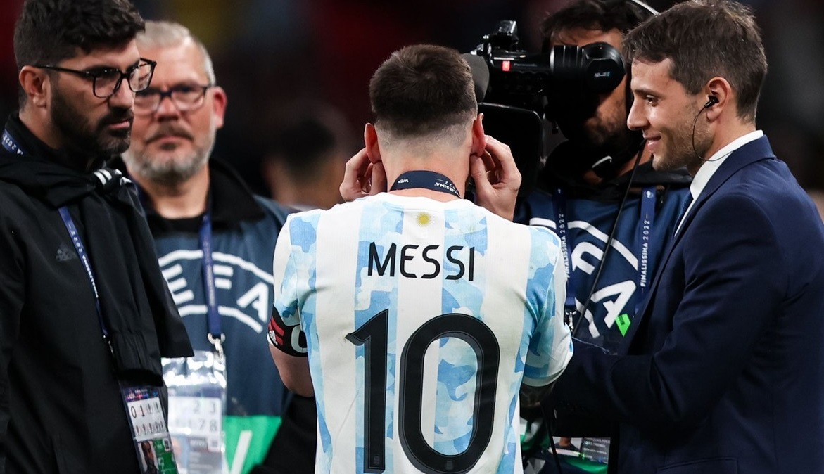 Un jurnalist a început să plângă în timp ce îi lua interviu lui Lionel Messi. Ce a făcut argentinianul