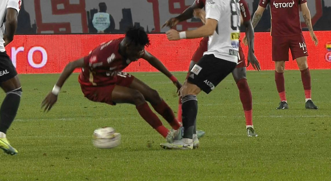 Faze controversate la U Cluj - CFR Cluj. Discuții legate de al doilea penalty al campioanei + Yeboah a riscat eliminarea