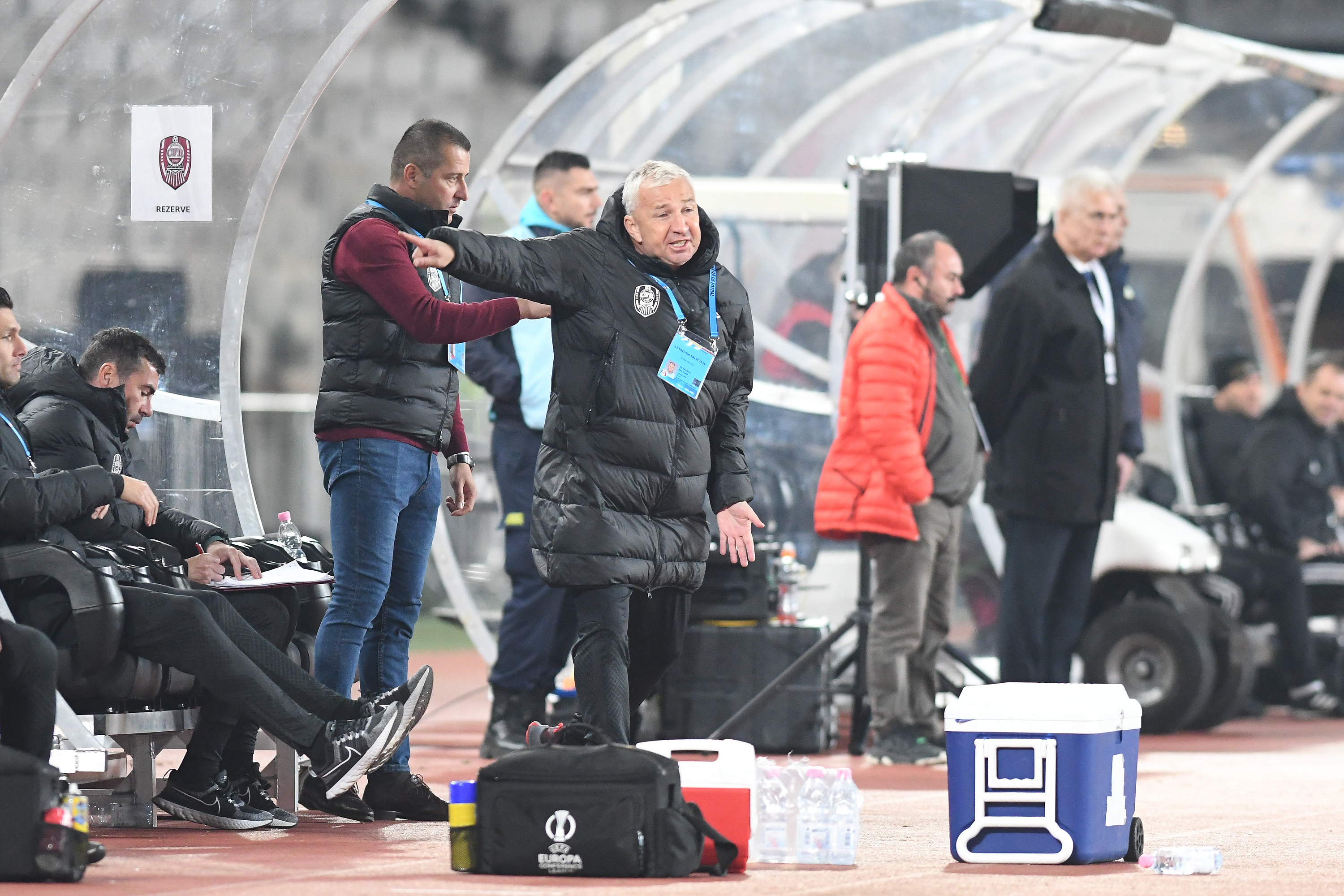 Dan Petrescu a răbufnit după U Cluj – CFR Cluj: ”Nu înțeleg cum arbitrul nu a oprit meciul!”