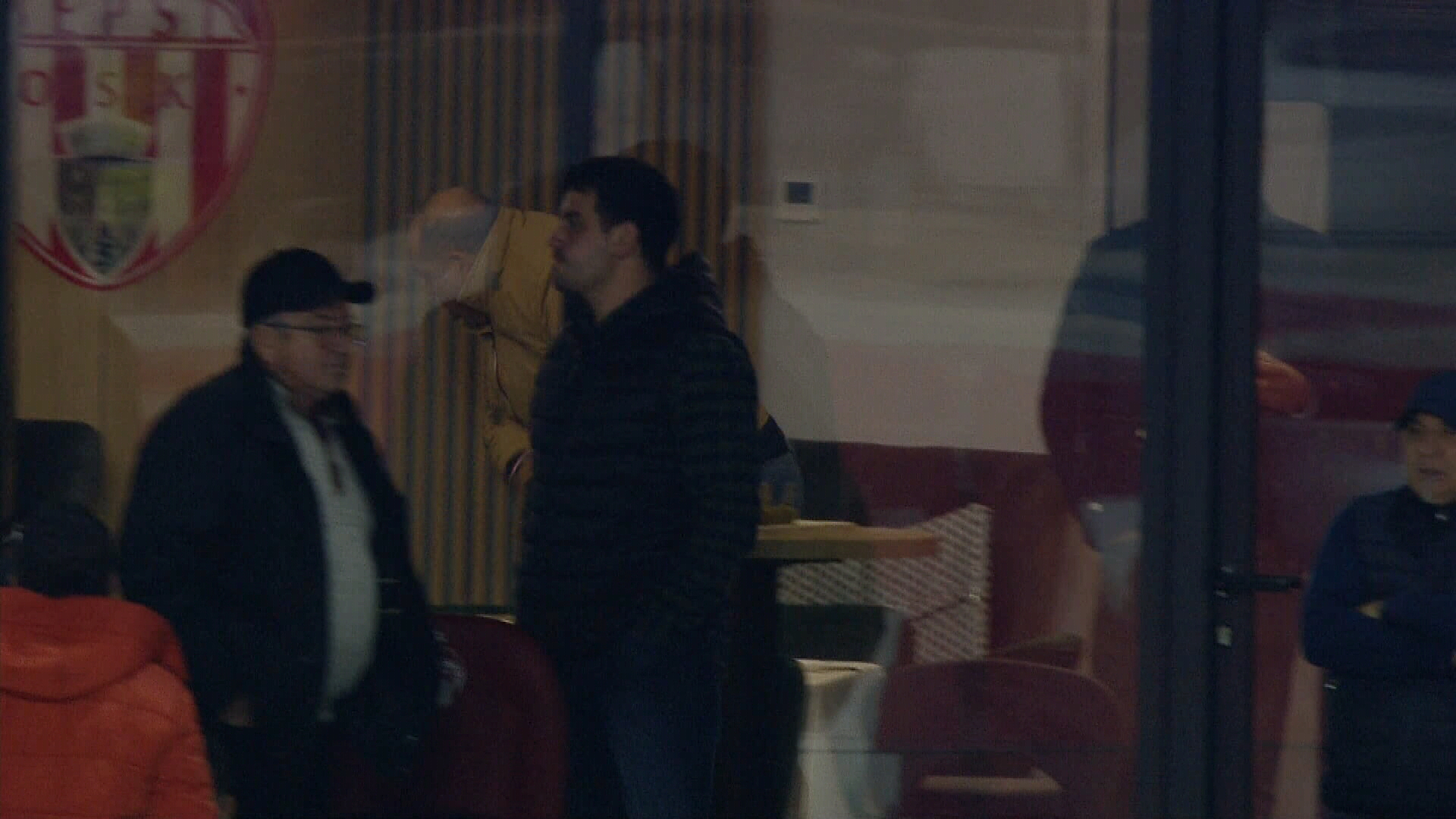 Laszlo Dioszegi a aruncat cu telefonul pe jos! Faza care l-a scos din minți, în meciul Sepsi - FCSB