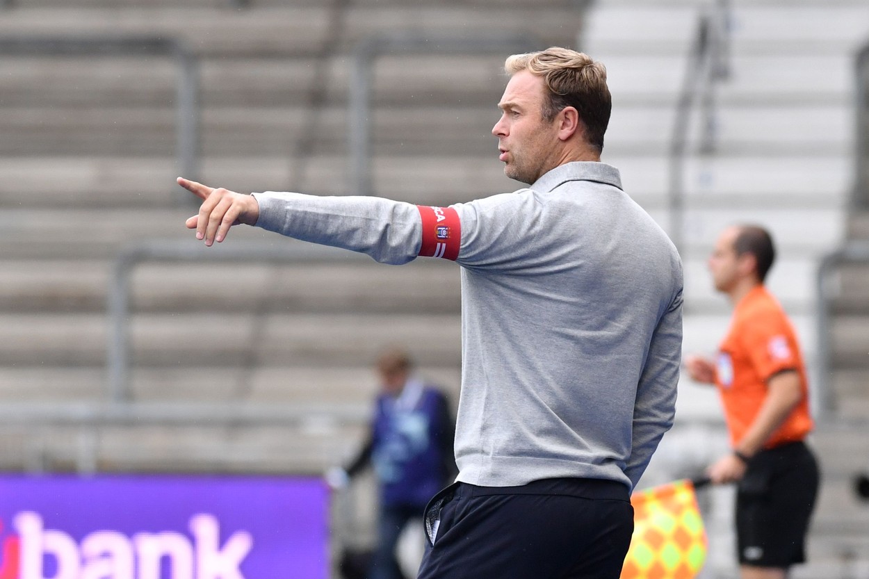 Antrenorul interimar al lui Anderlecht, înaintea duelului cu FCSB: ”E un moment dificil pentru a debuta”