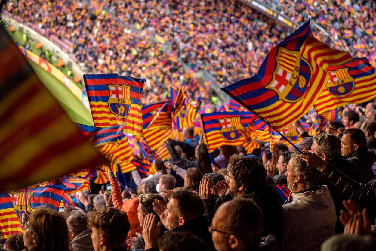 Un suporter al Barcelonei a devenit viral datorită mesajului afișat în tribune după eliminarea echipei din UCL