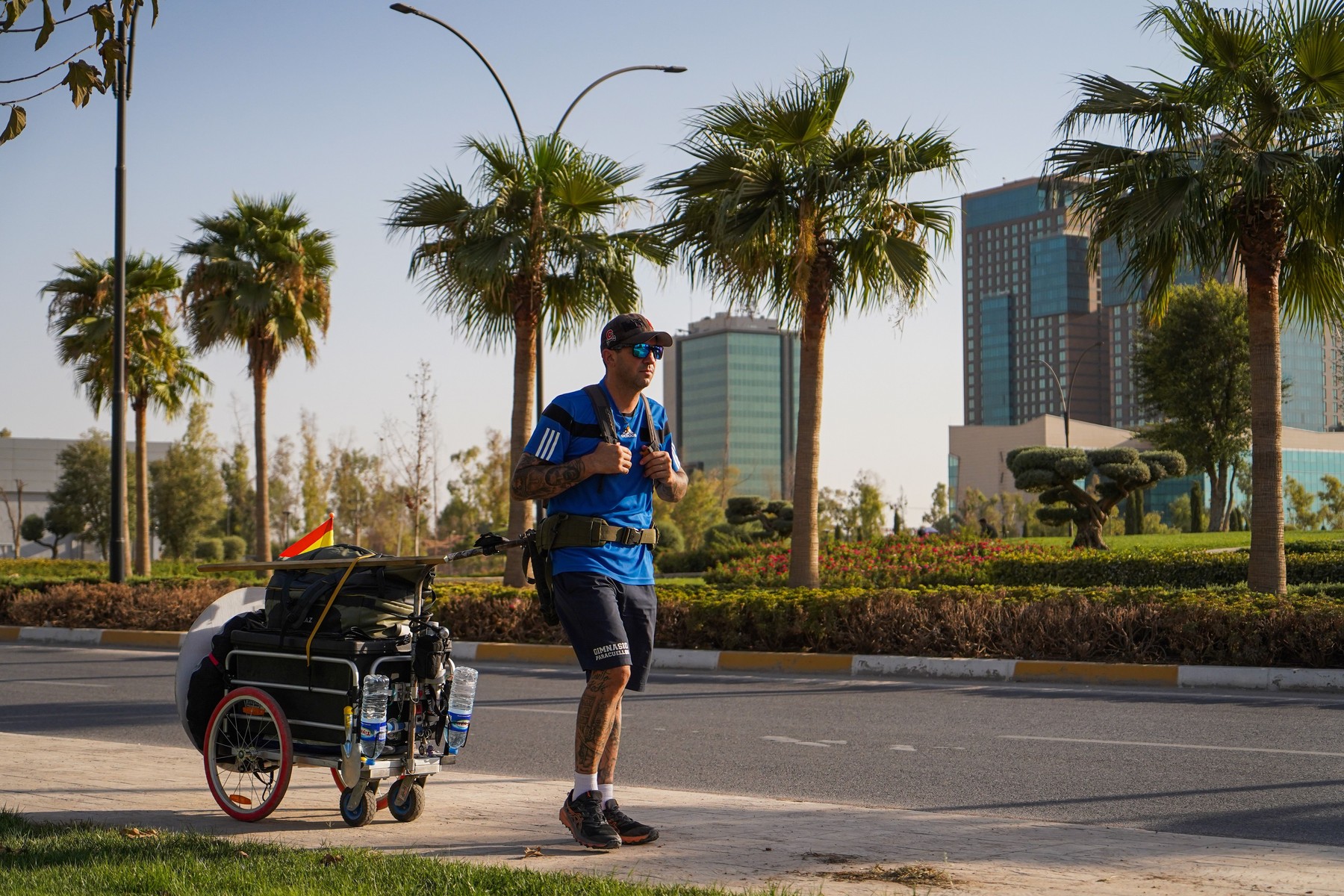 A plecat pe jos în Qatar, la Cupa Mondială, la începutul anului. După 10 luni și 5.000 km a fost arestat