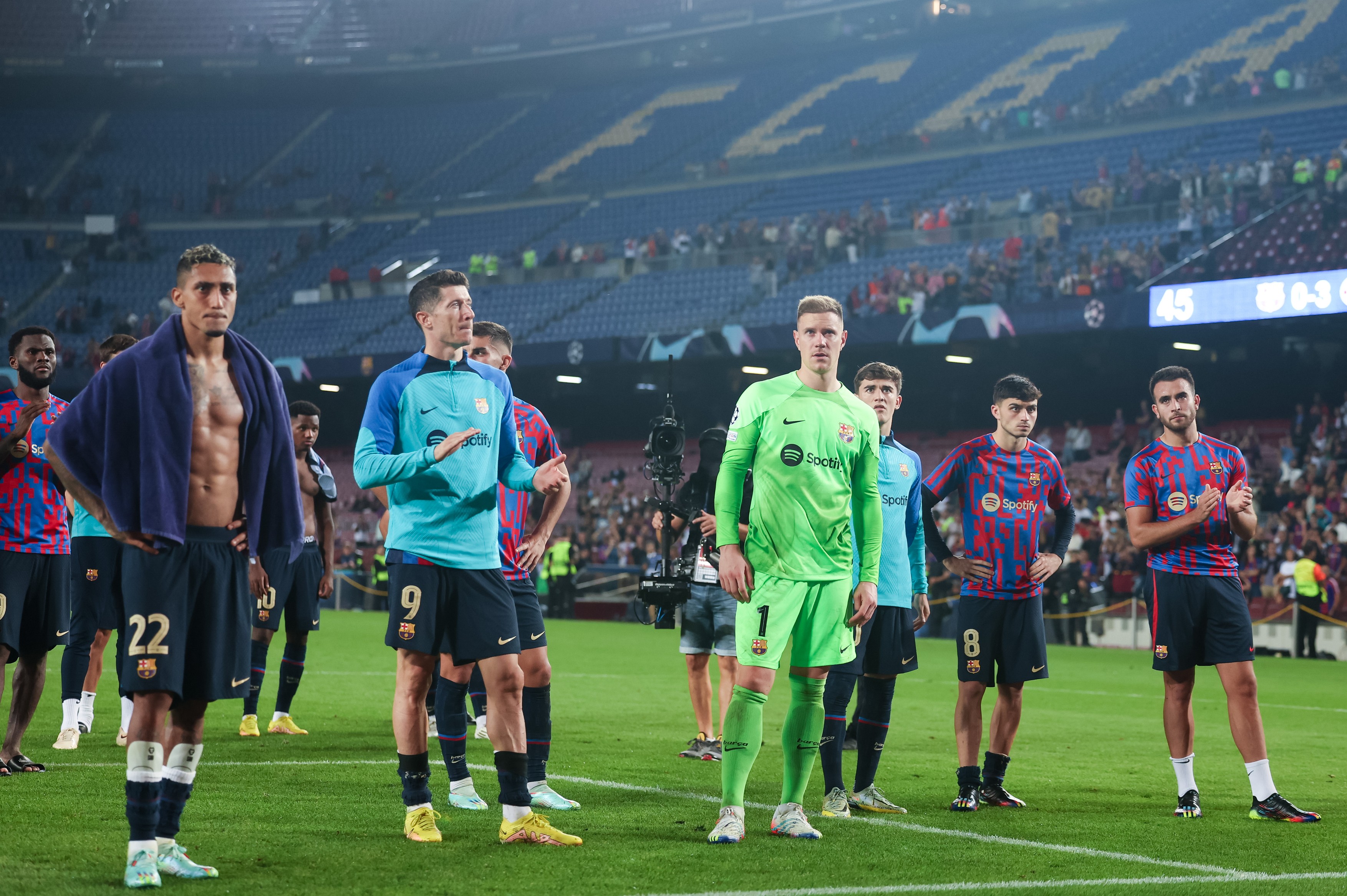 Cum au reacționat fanii Barcelonei, după ce elevii lui Xavi au fost eliminați din UEFA Champions League