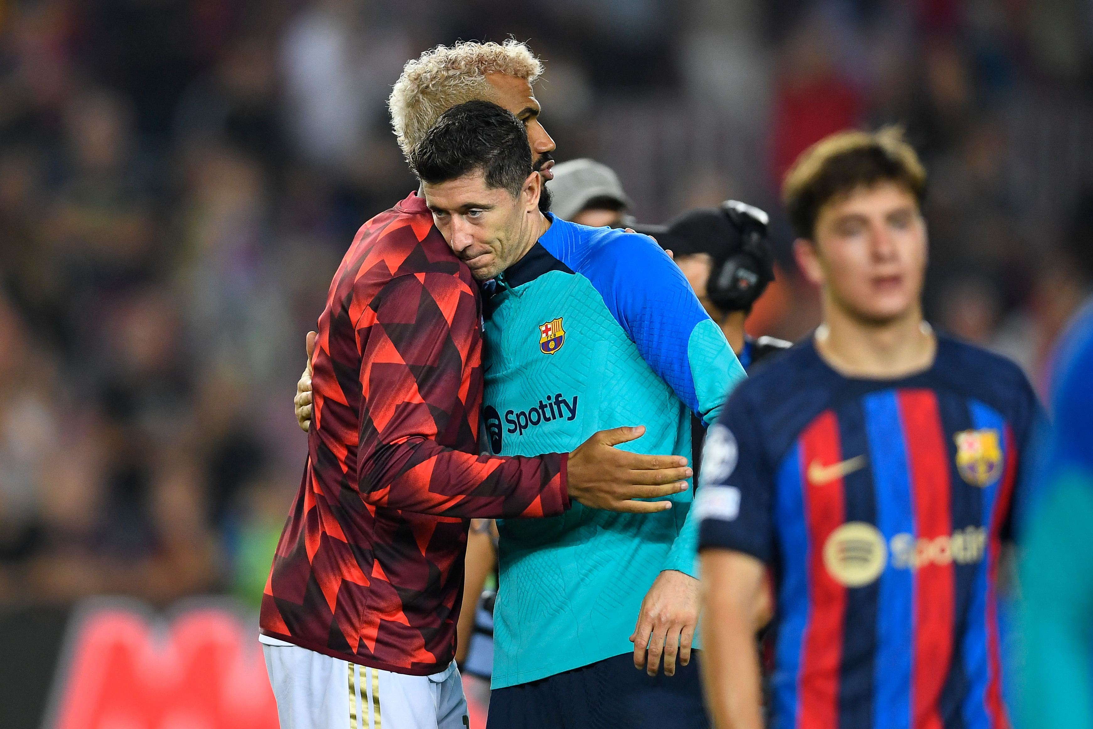 Robert Lewandowski a mers în vestiarul lui Bayern, după eșecul Barcelonei pe Camp Nou. Cum au reacționat foștii colegi