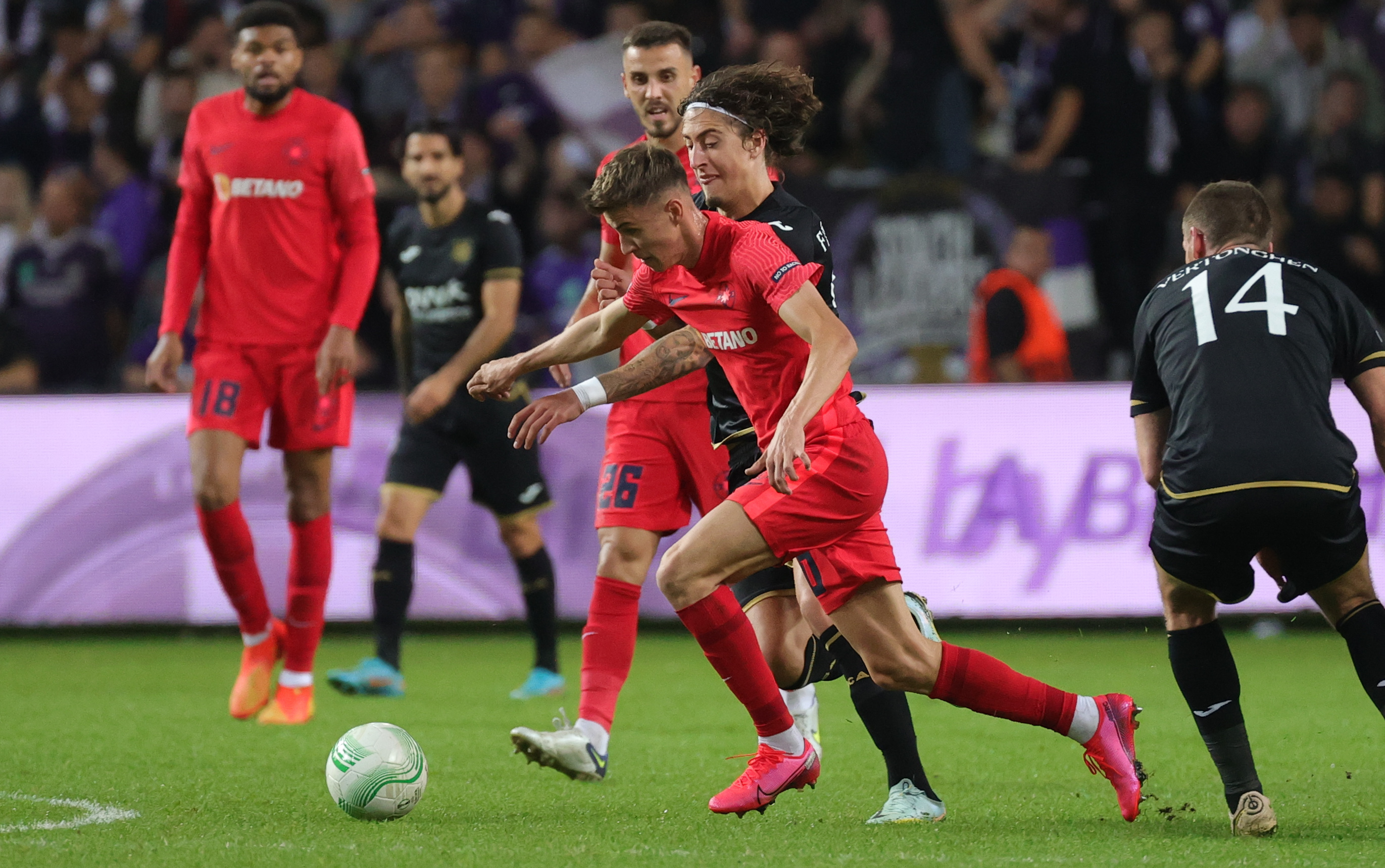 Anderlecht - FCSB 2-2. Roș-albaștrii egalează din nou prin Dawa