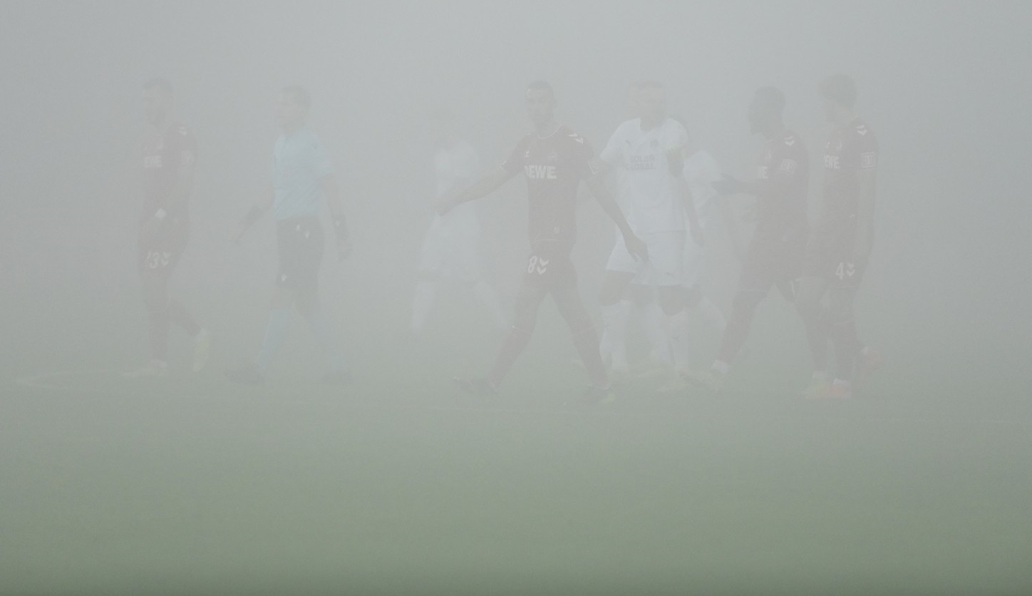 Un meci din Conference League, reprogramat din cauza ceții! Imagini cum rar se văd pe un teren de fotbal