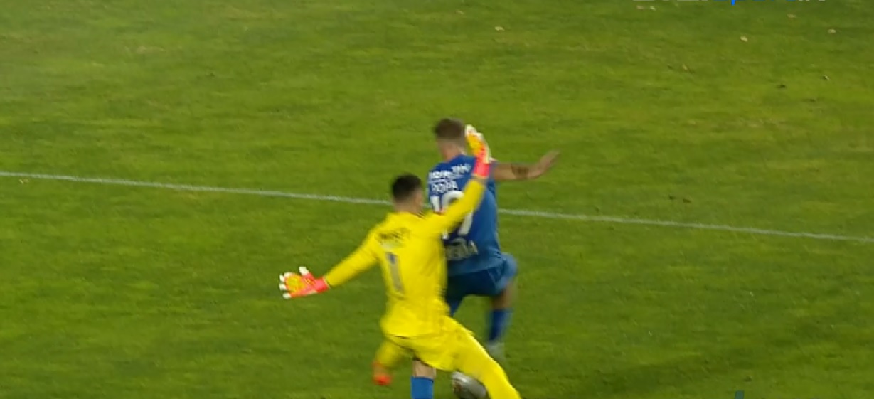 ”Hoții, hoții!” Fază controversată la Chindia – FC Botoșani! Penalty refuzat trupei lui Toni Petrea