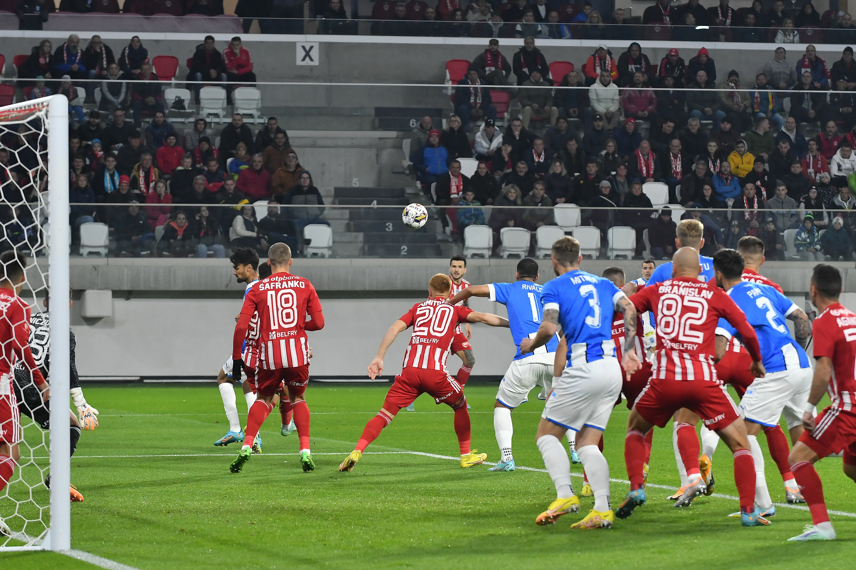 Sepsi - Universitatea Craiova 0-1. Oltenii câștigă la limită! Covăsnenii, două bare pe final de meci