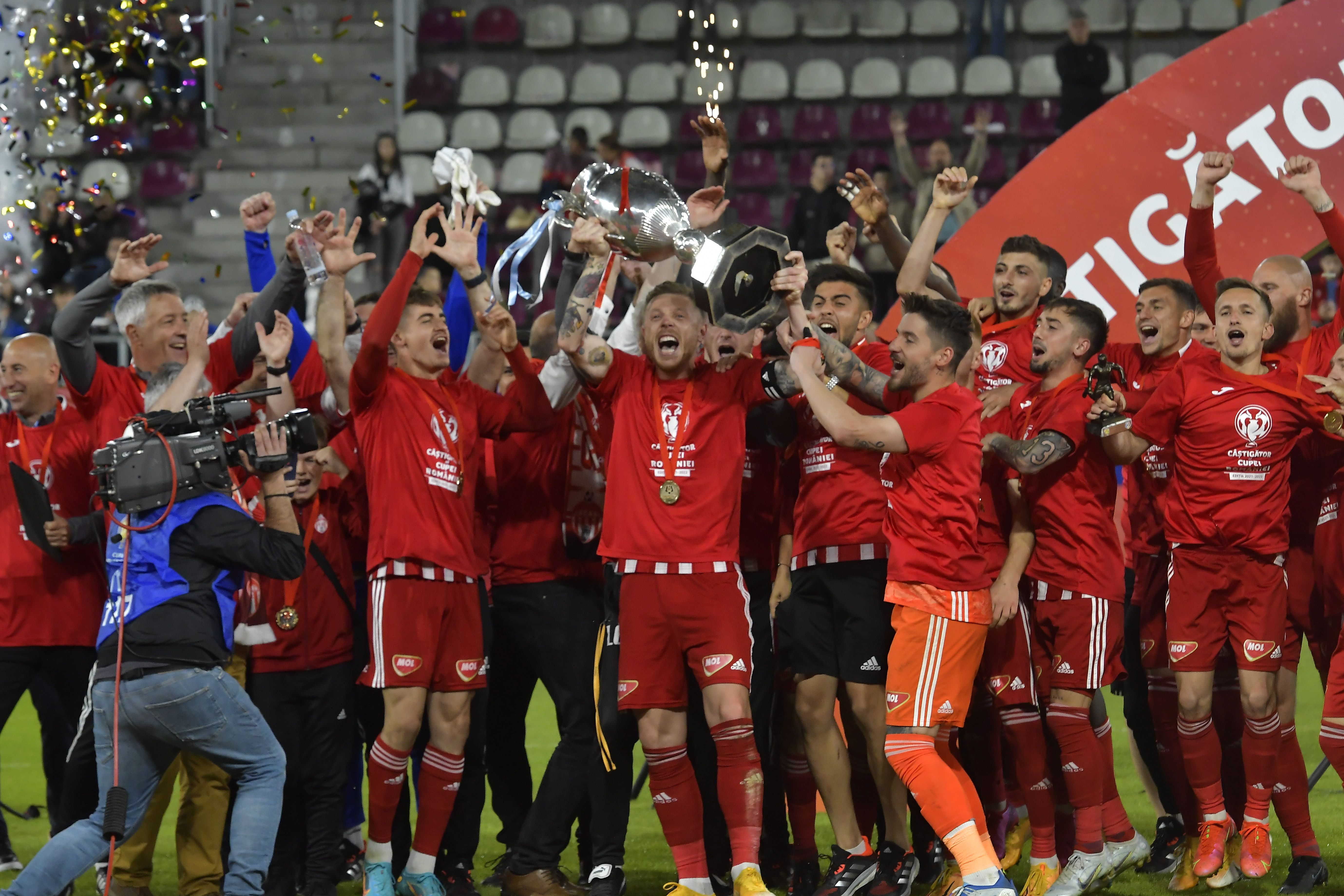 Antrenorul din Liga 1 pe care ”e clar că-l așteaptă ceva”! ”Am văzut și reacția patronului”
