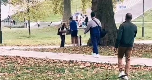 Gestul lui Novak Djokovic într-un parc din Paris. Sârbul nu a stat pe gânduri când a văzut o femeie cu o valiză