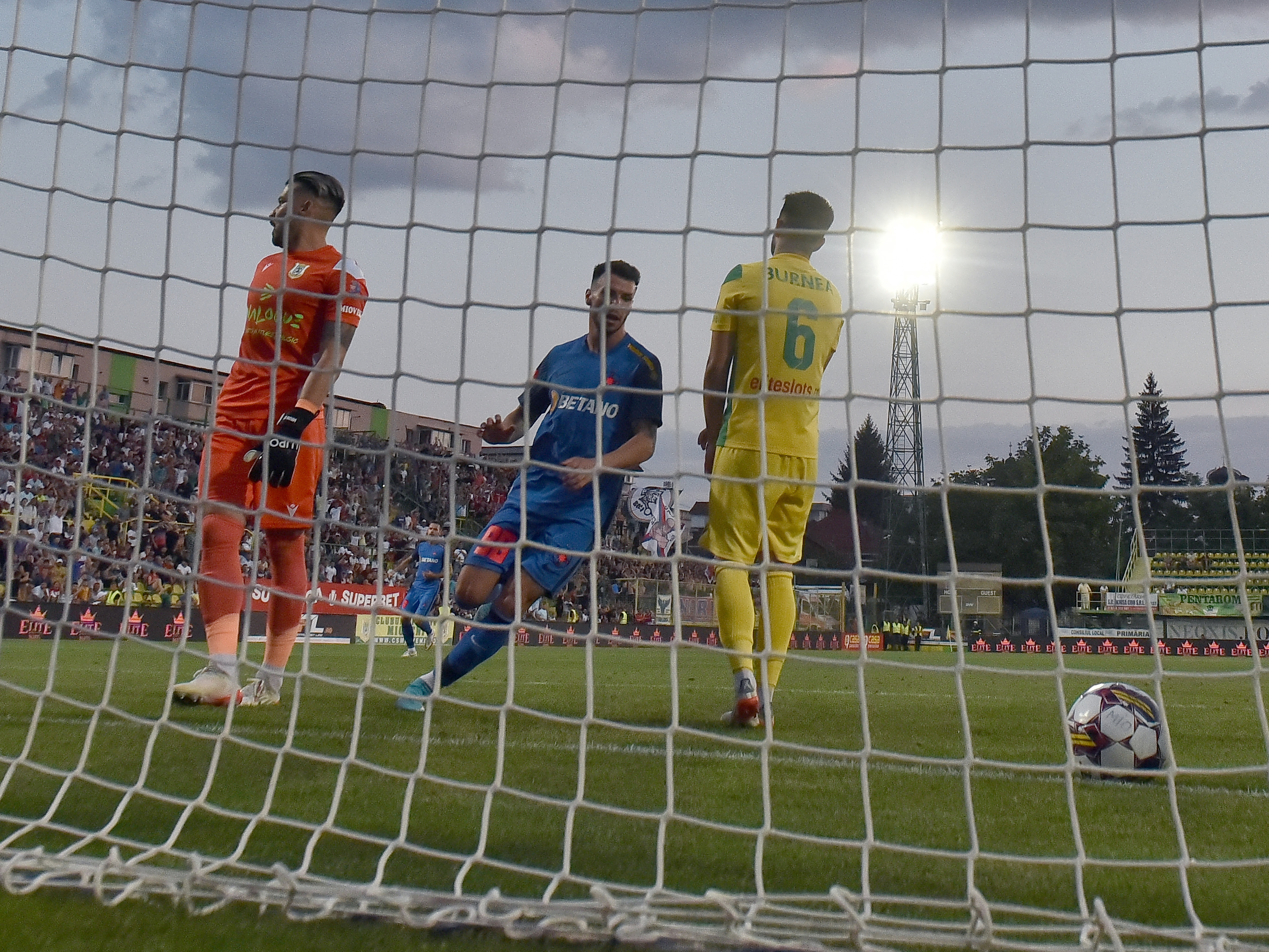 "Revoltă" la un club din Liga 1 după schimbarea antrenorului. Jucătorii au vrut să nu intre pe teren