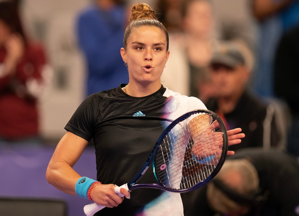 Maria Sakkari şi-a asigurat calificarea în semifinale la Turneul Campioanelor. Jabeur a câştigat şi a rămas în cursă