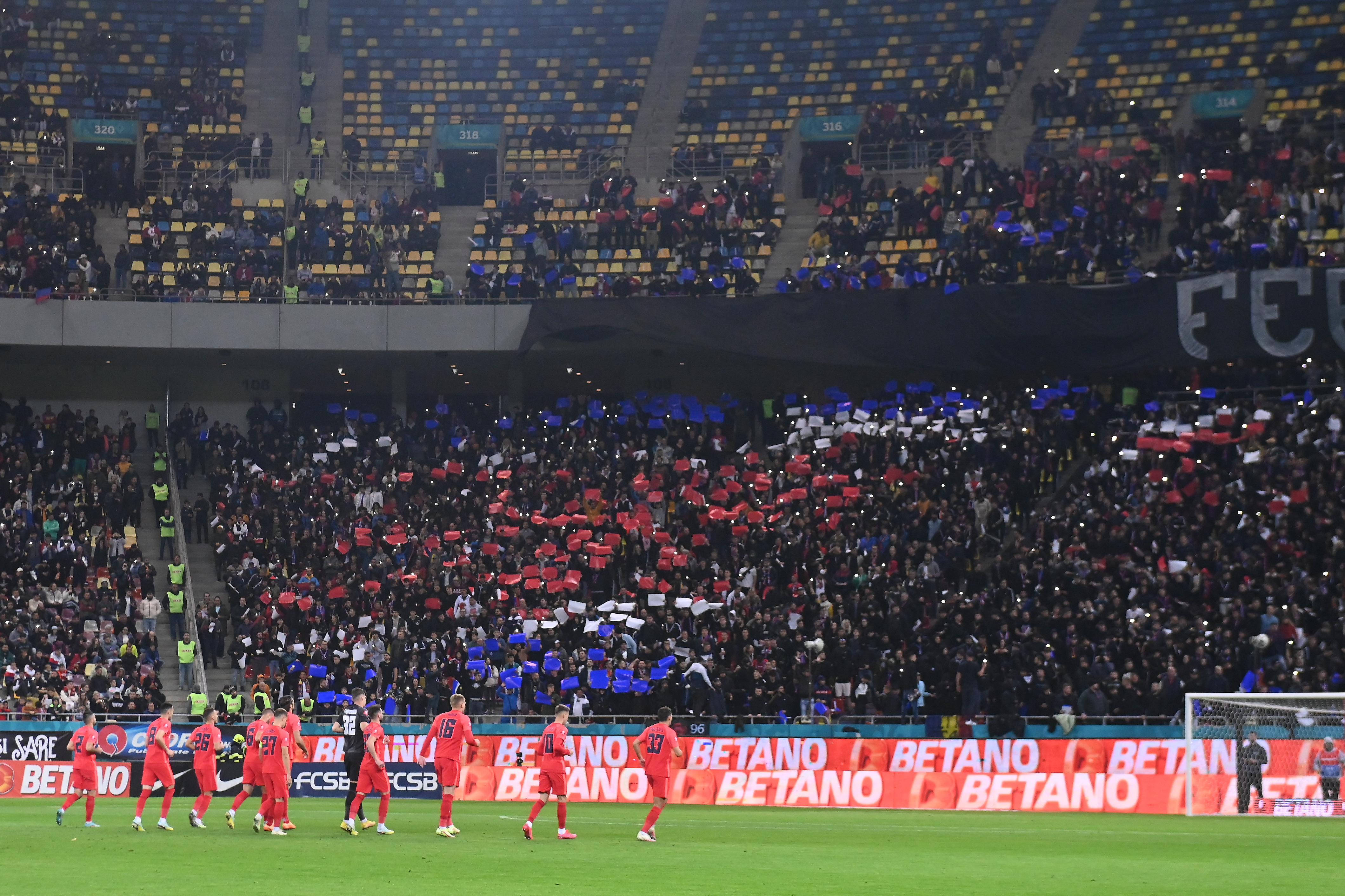 Scandările rasiste ale suporterilor de la FCSB, analizate de preşedintele Consiliului pentru Combaterea Discriminării